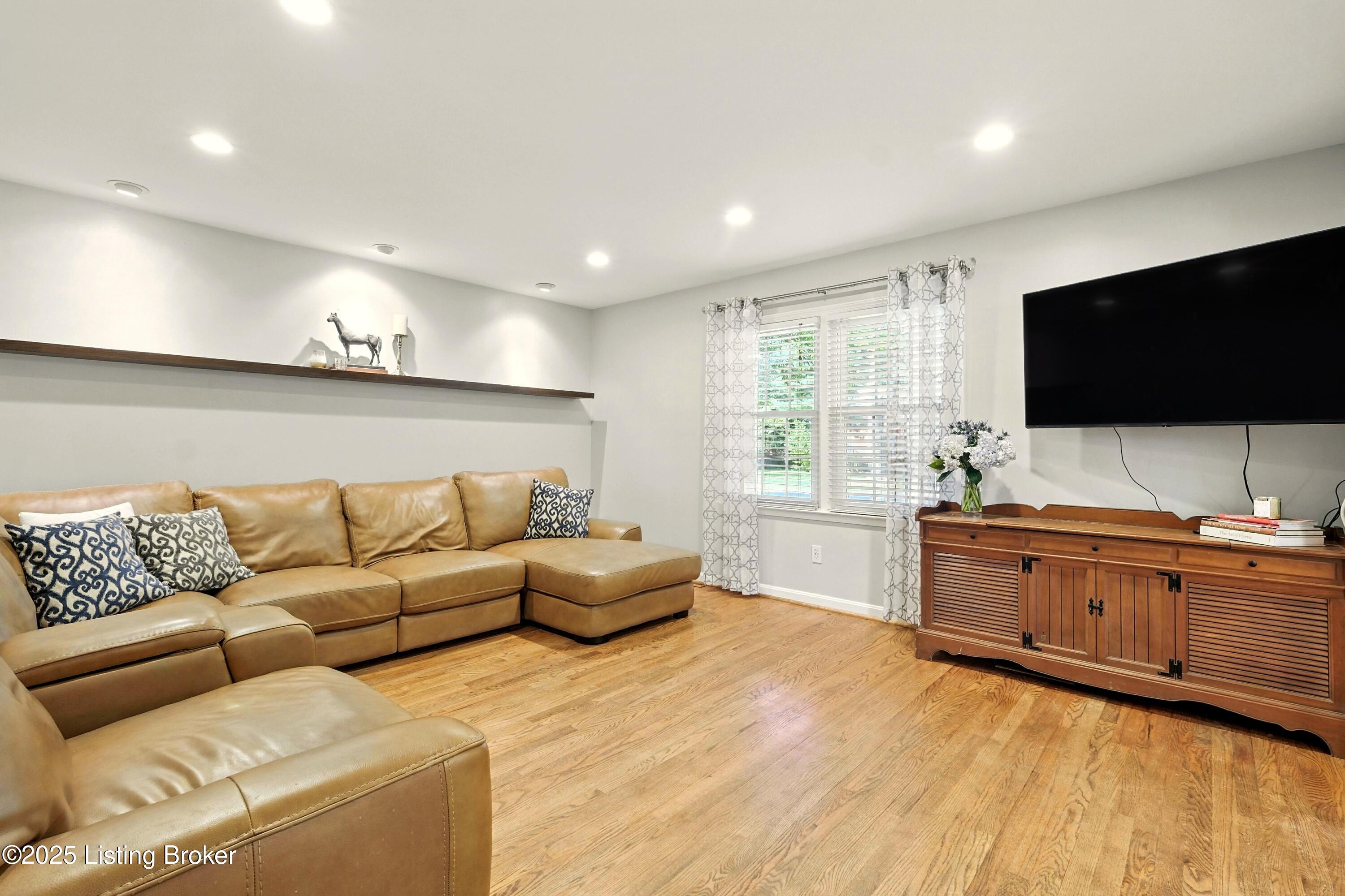 3307 Pineneedle Ln