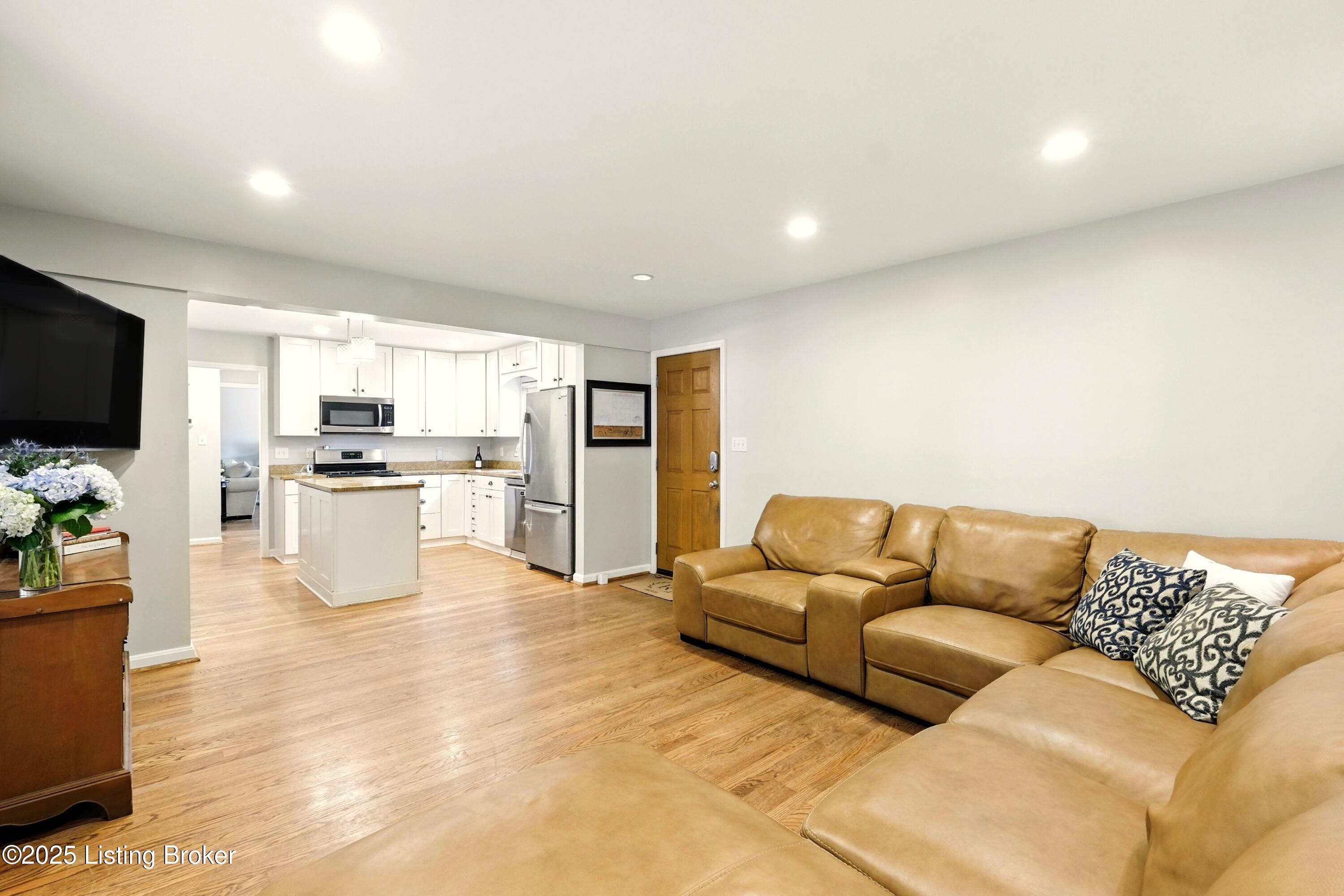 3307 Pineneedle Ln