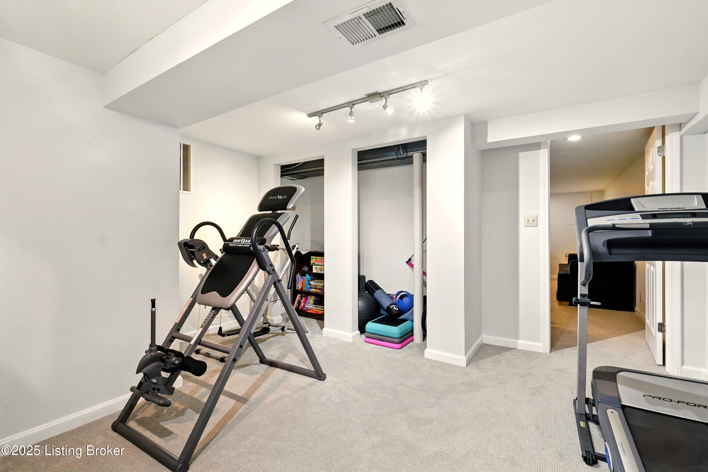 3307 Pineneedle Ln