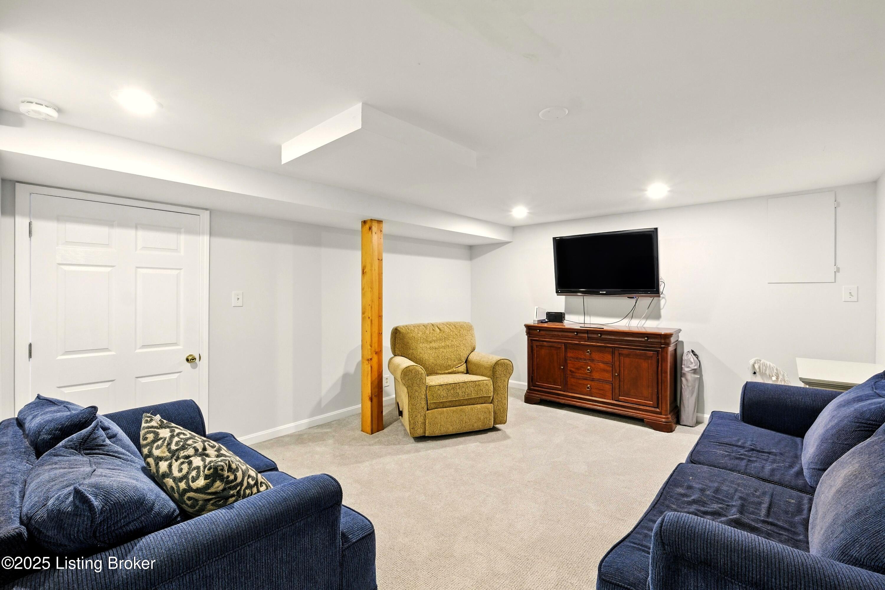3307 Pineneedle Ln
