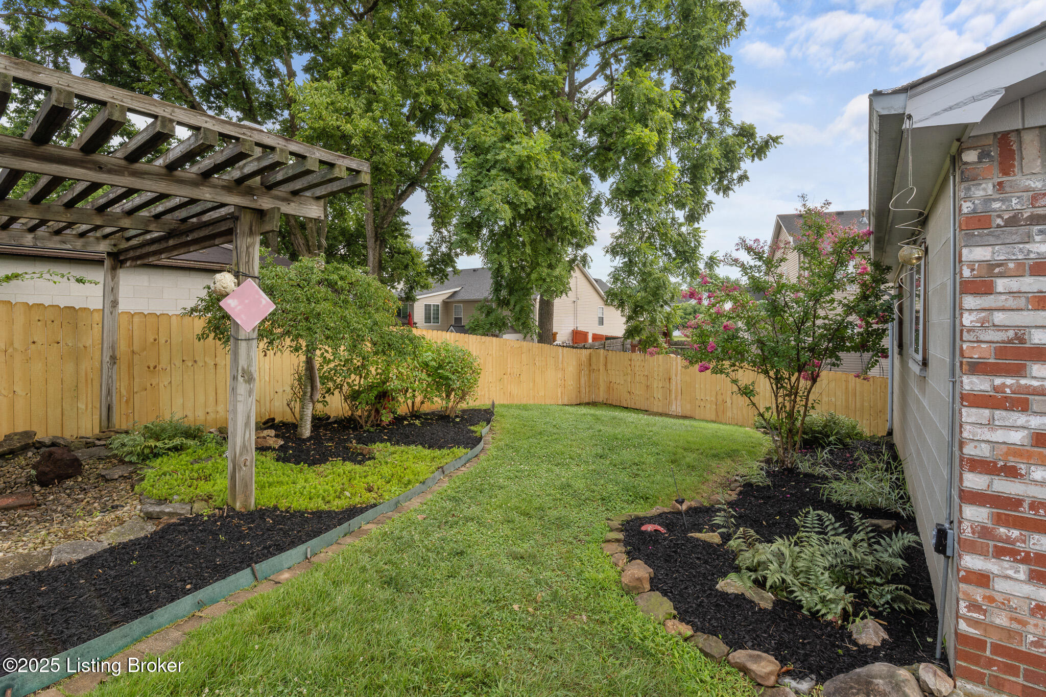 5802 Whispering Hills Blvd