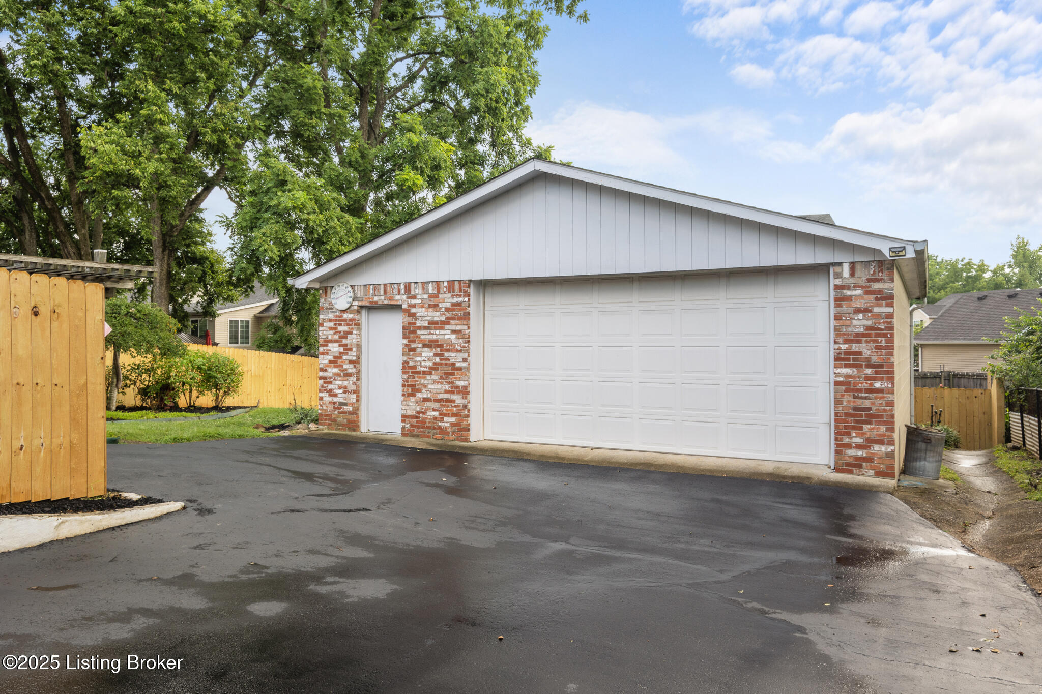 5802 Whispering Hills Blvd