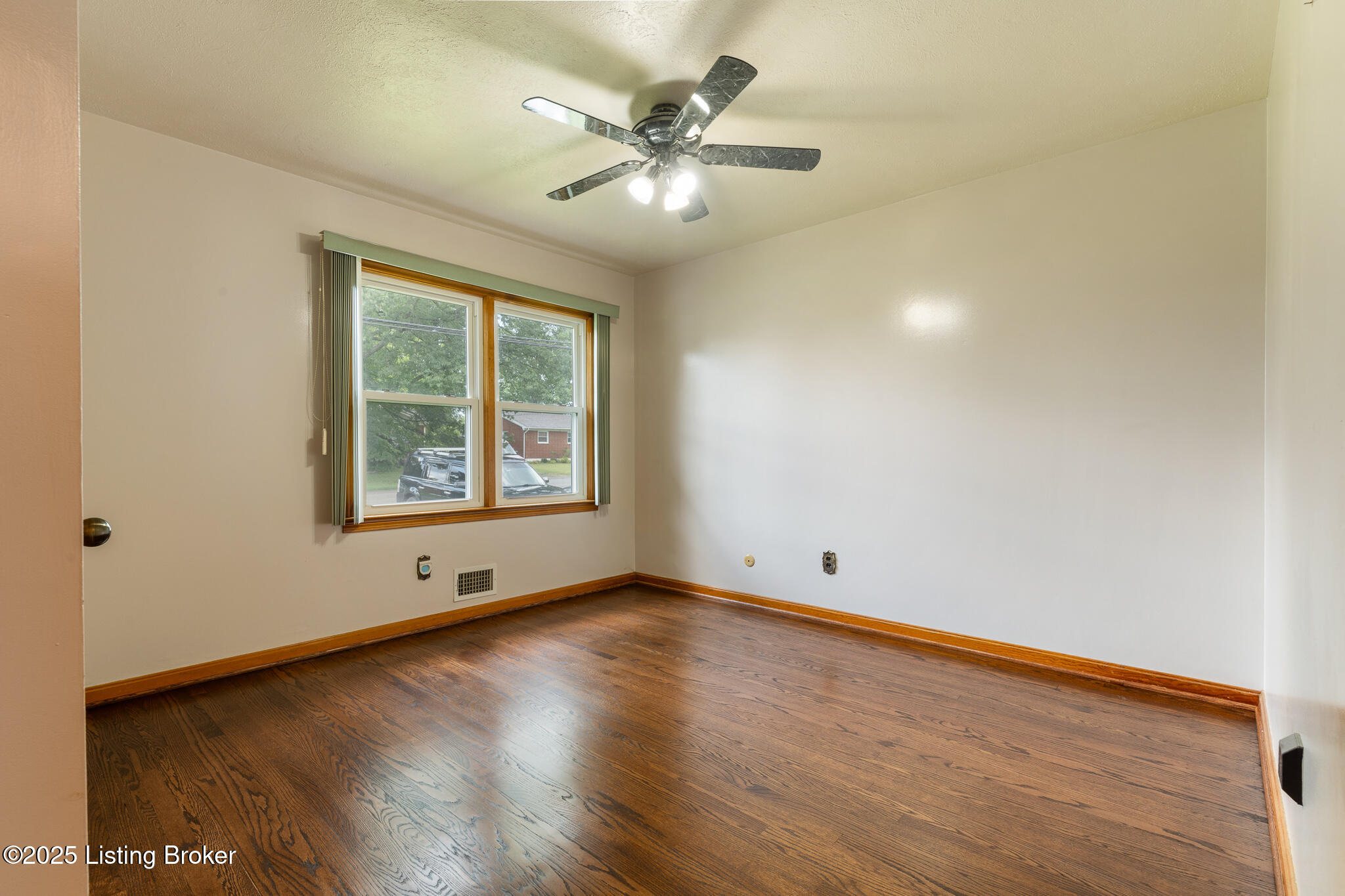 5802 Whispering Hills Blvd