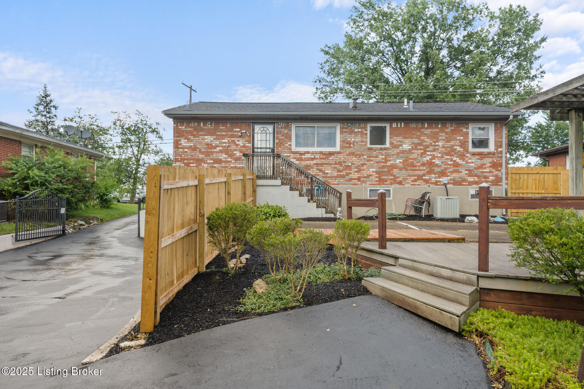 5802 Whispering Hills Blvd