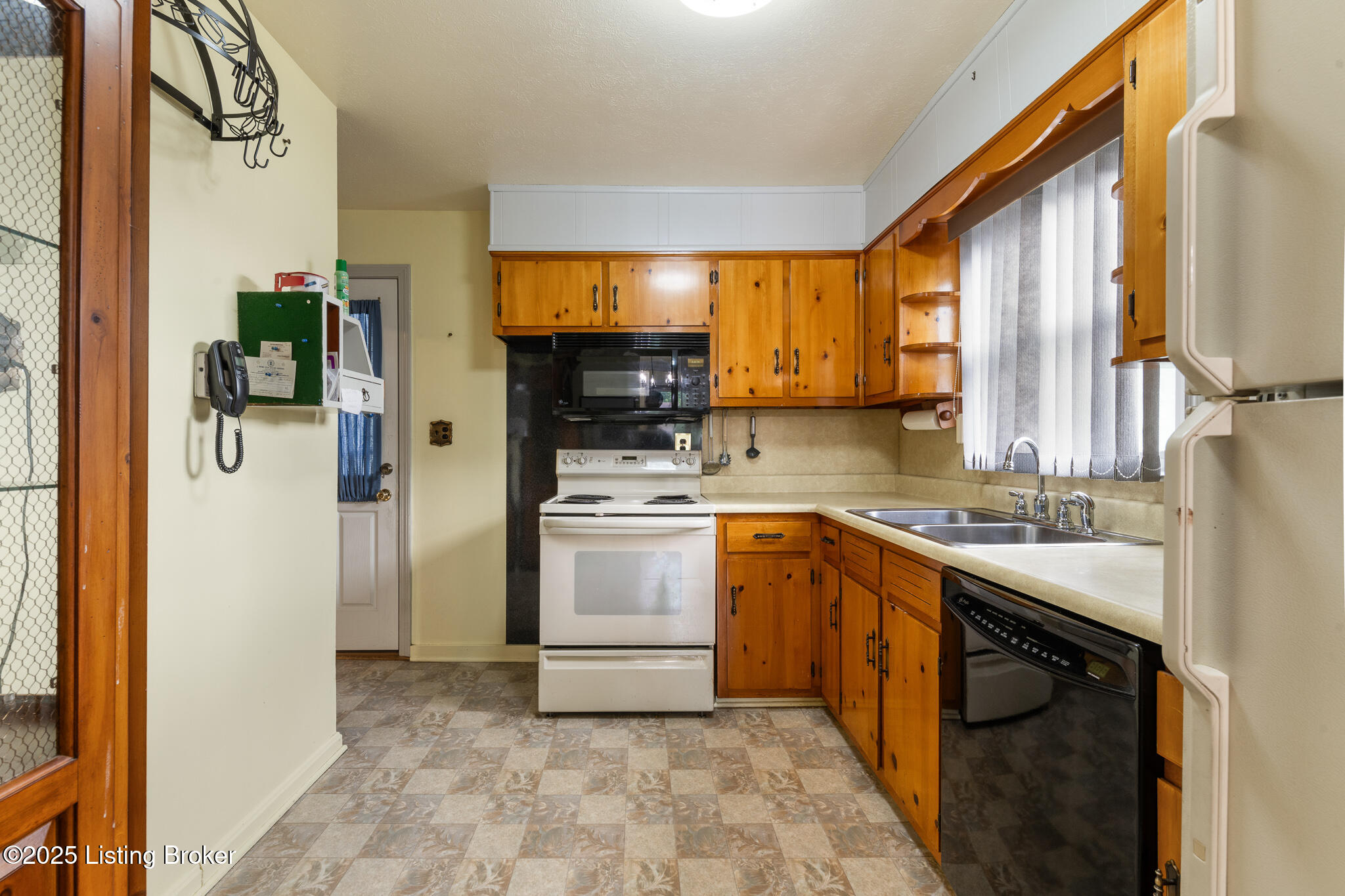 5802 Whispering Hills Blvd