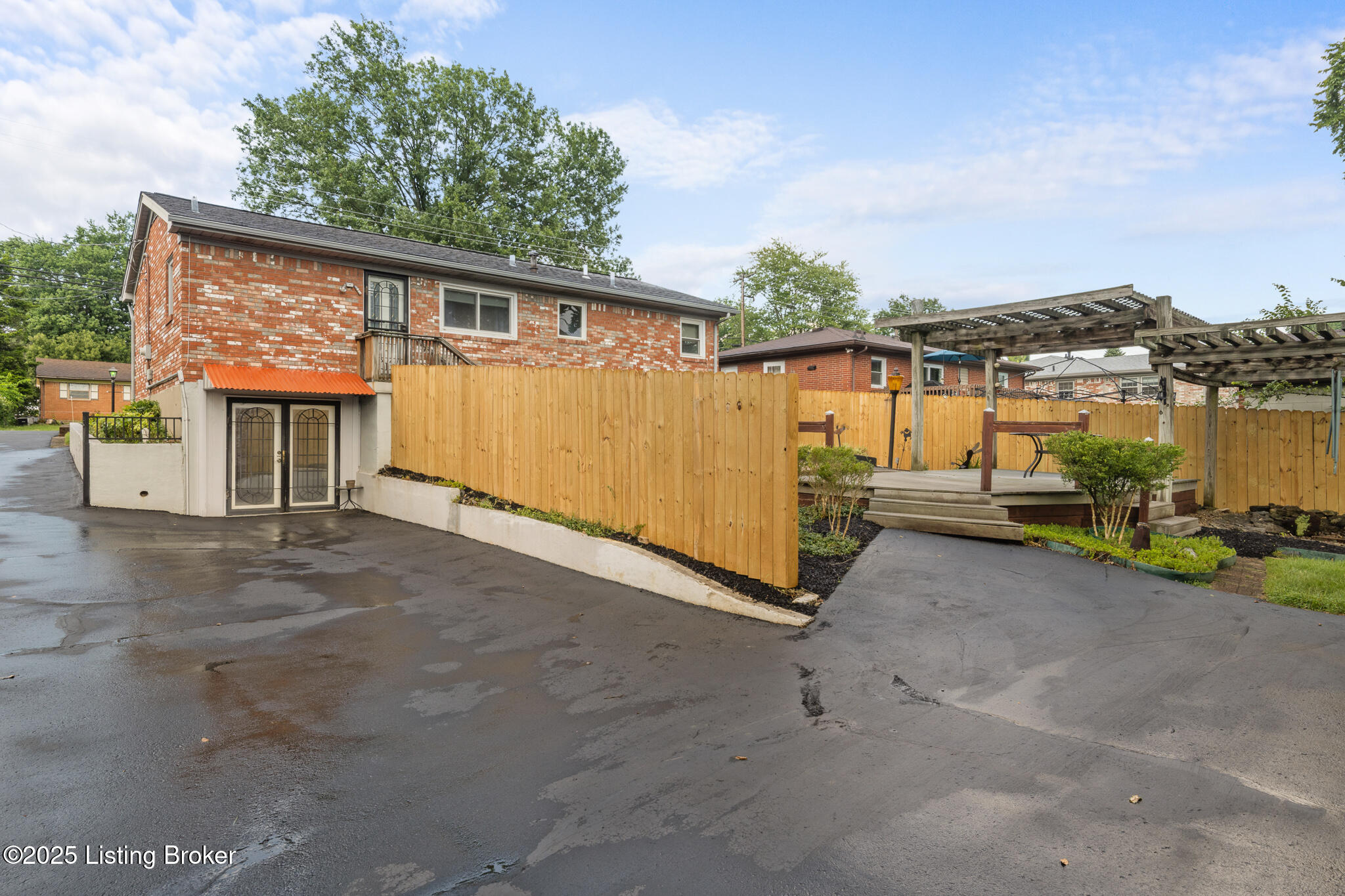 5802 Whispering Hills Blvd