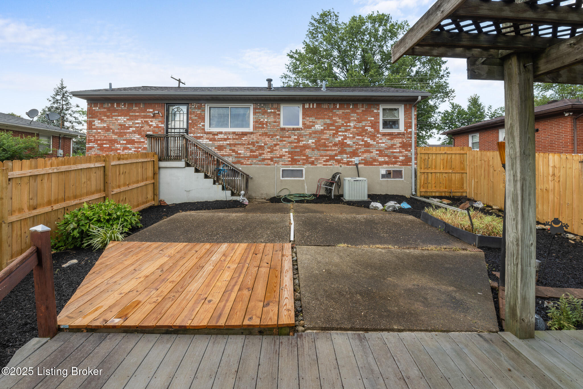 5802 Whispering Hills Blvd