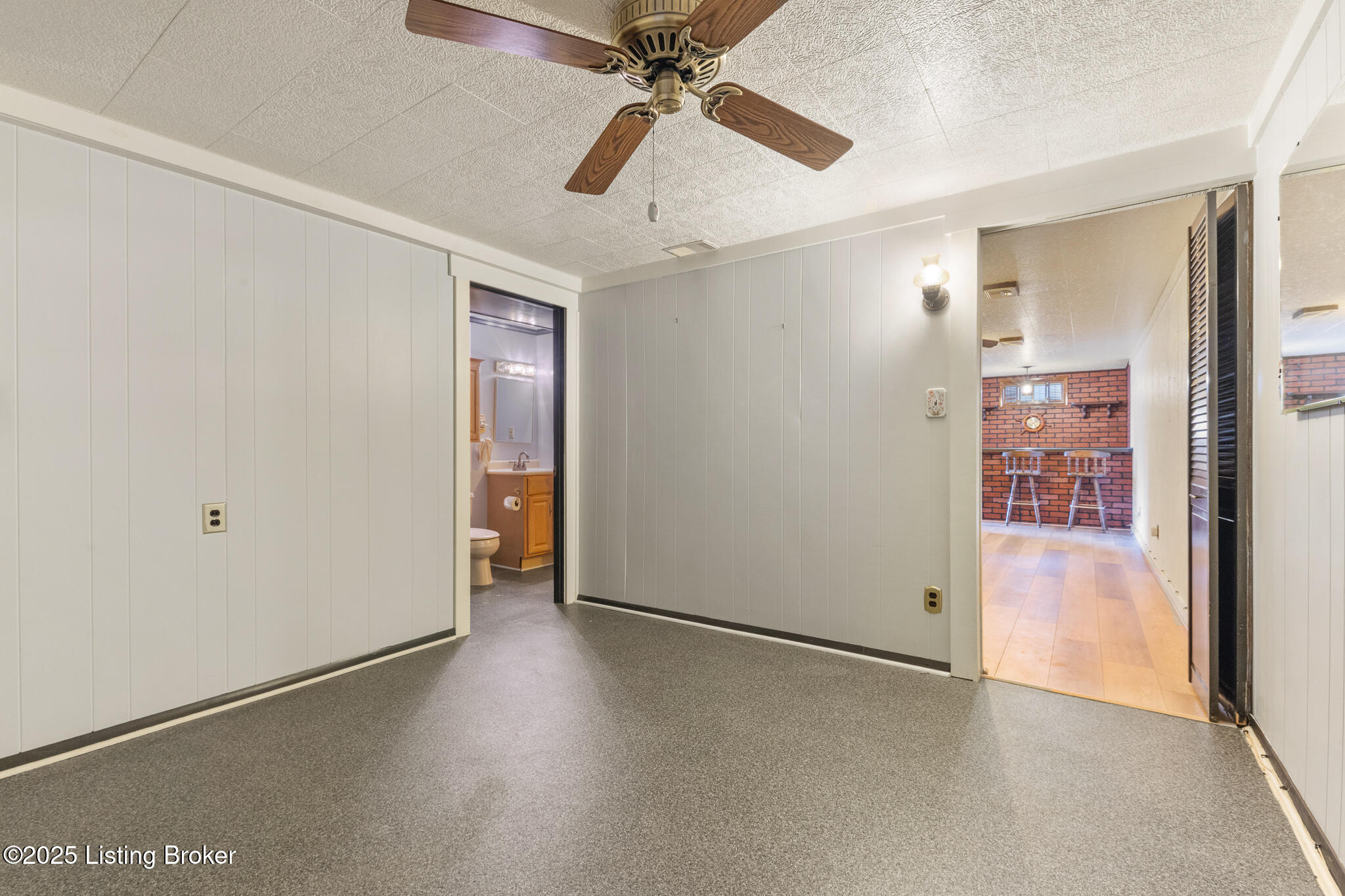 5802 Whispering Hills Blvd