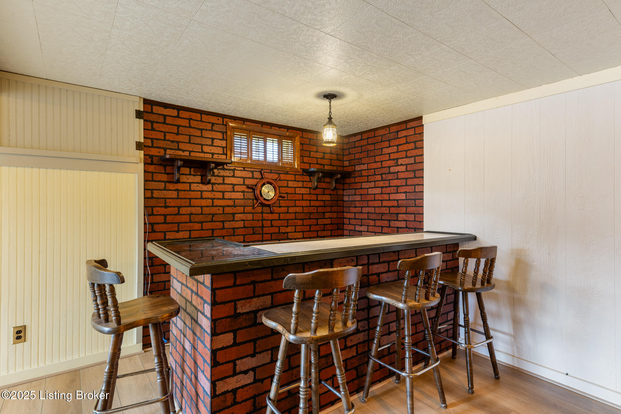 5802 Whispering Hills Blvd