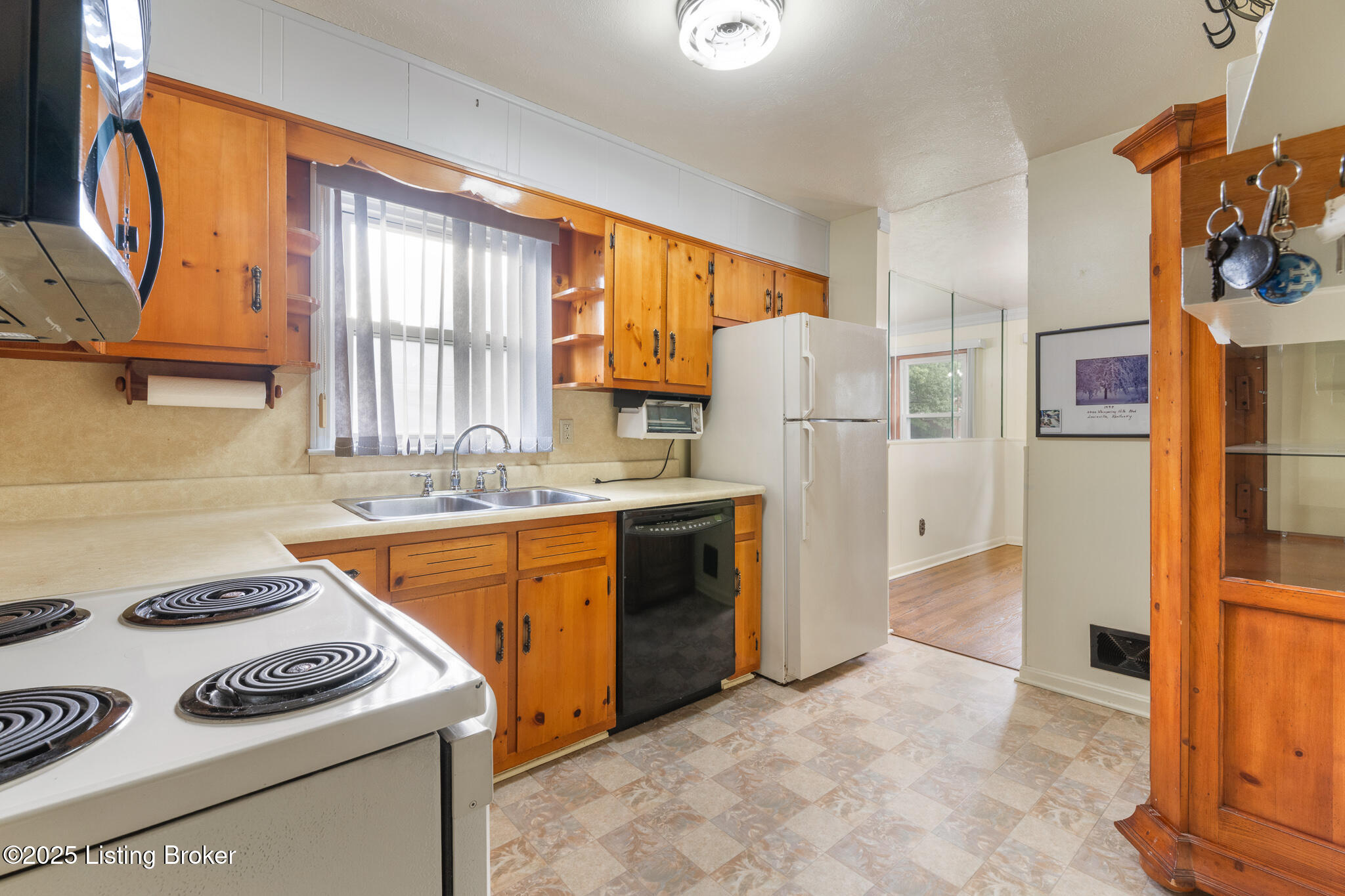 5802 Whispering Hills Blvd