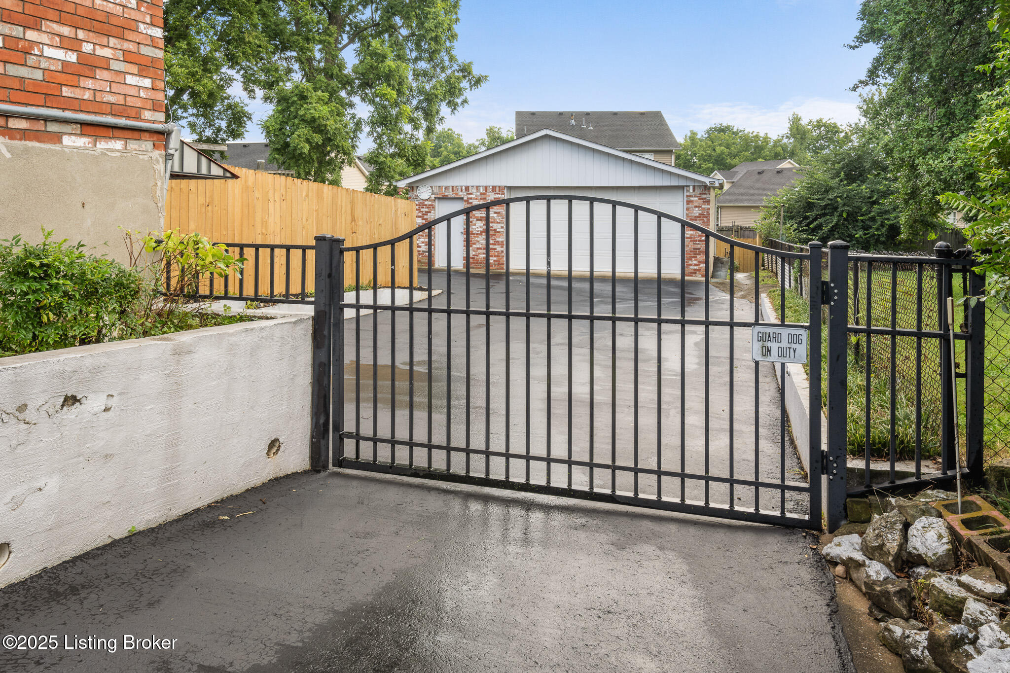 5802 Whispering Hills Blvd