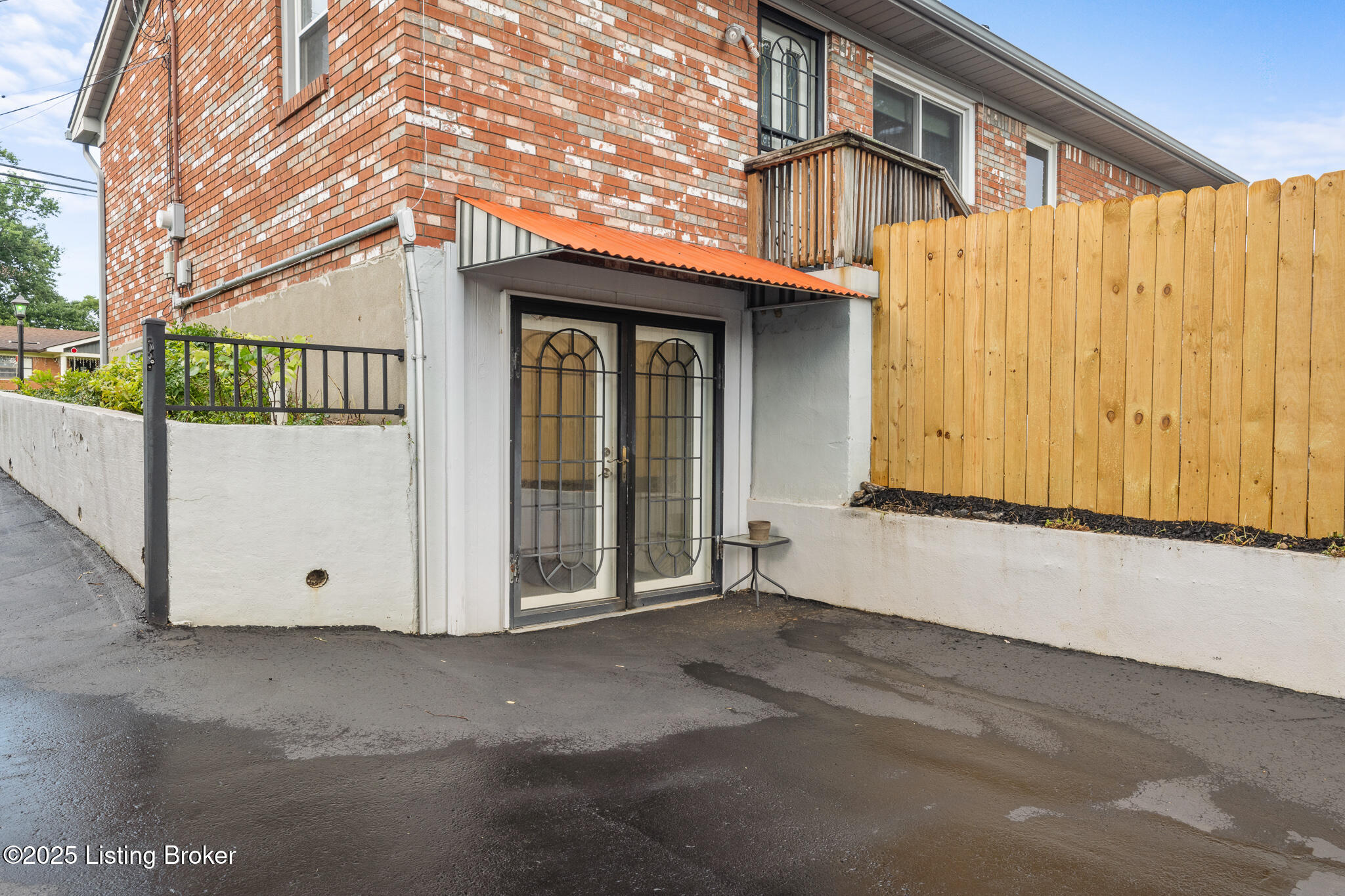 5802 Whispering Hills Blvd