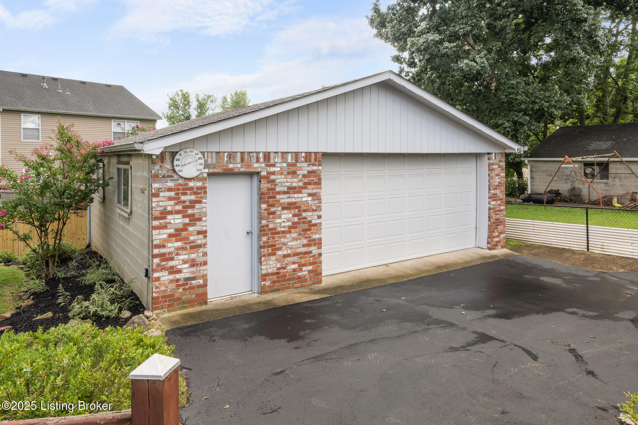 5802 Whispering Hills Blvd