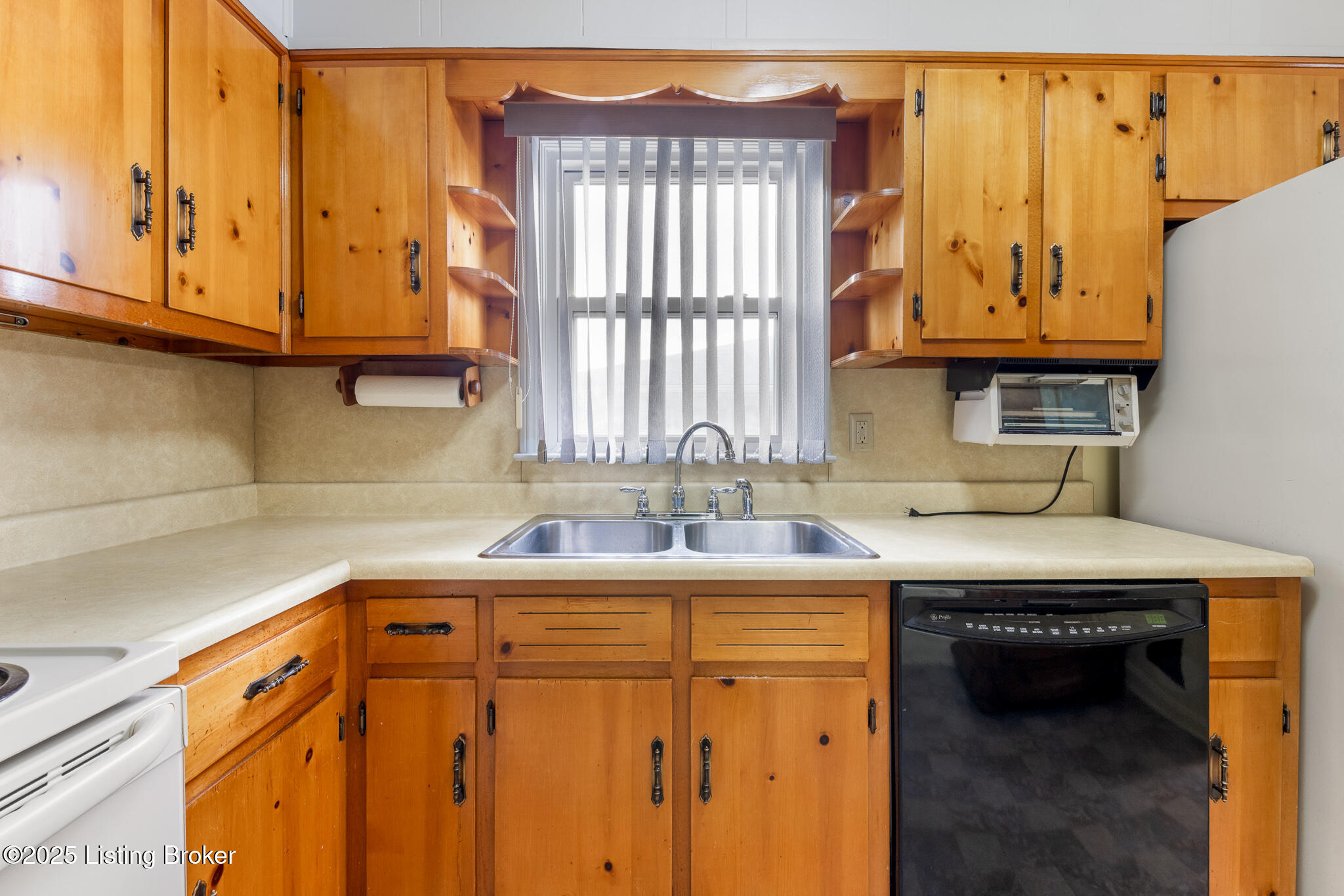 5802 Whispering Hills Blvd