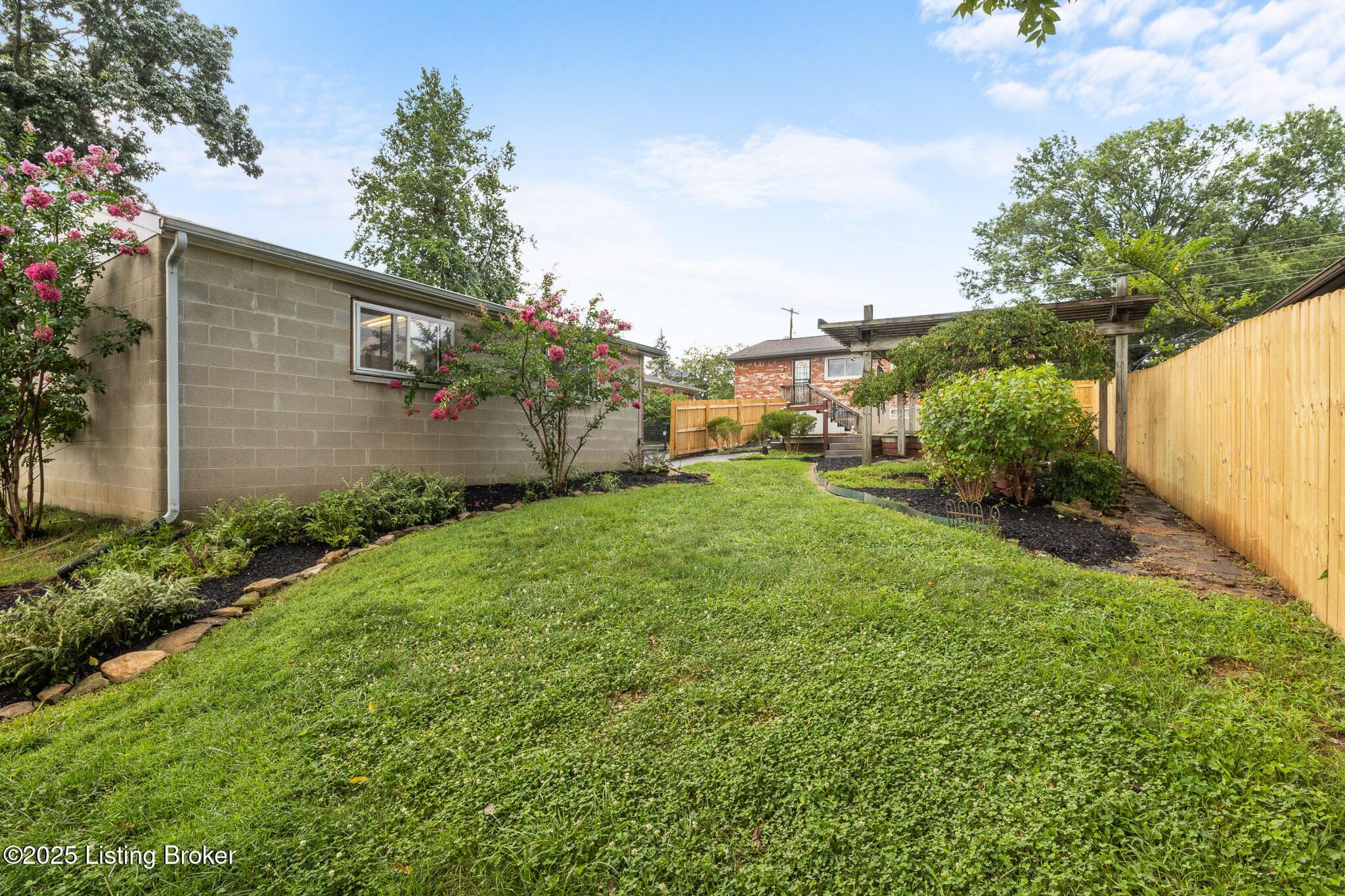 5802 Whispering Hills Blvd