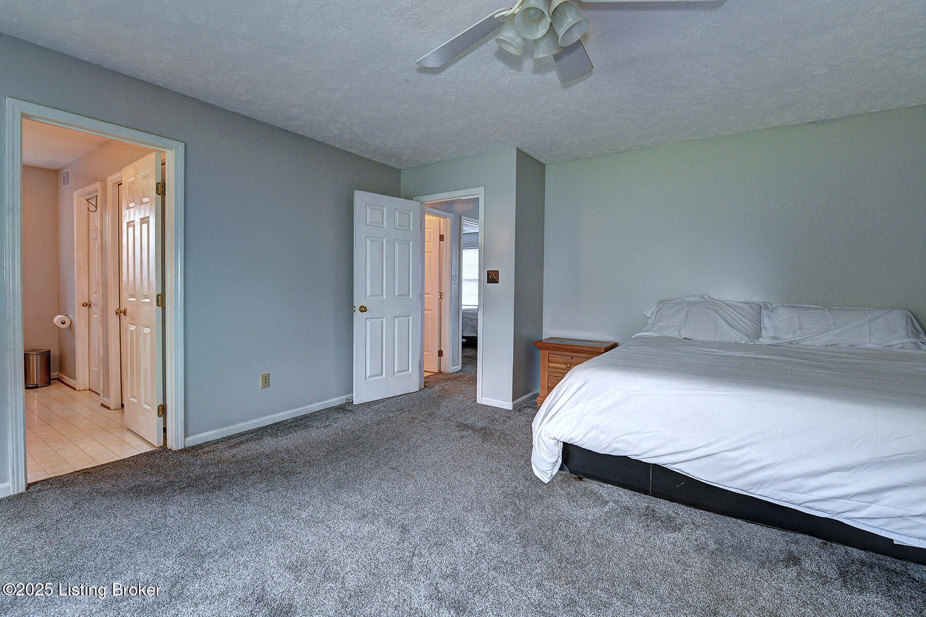 4725 Oak Pointe Dr