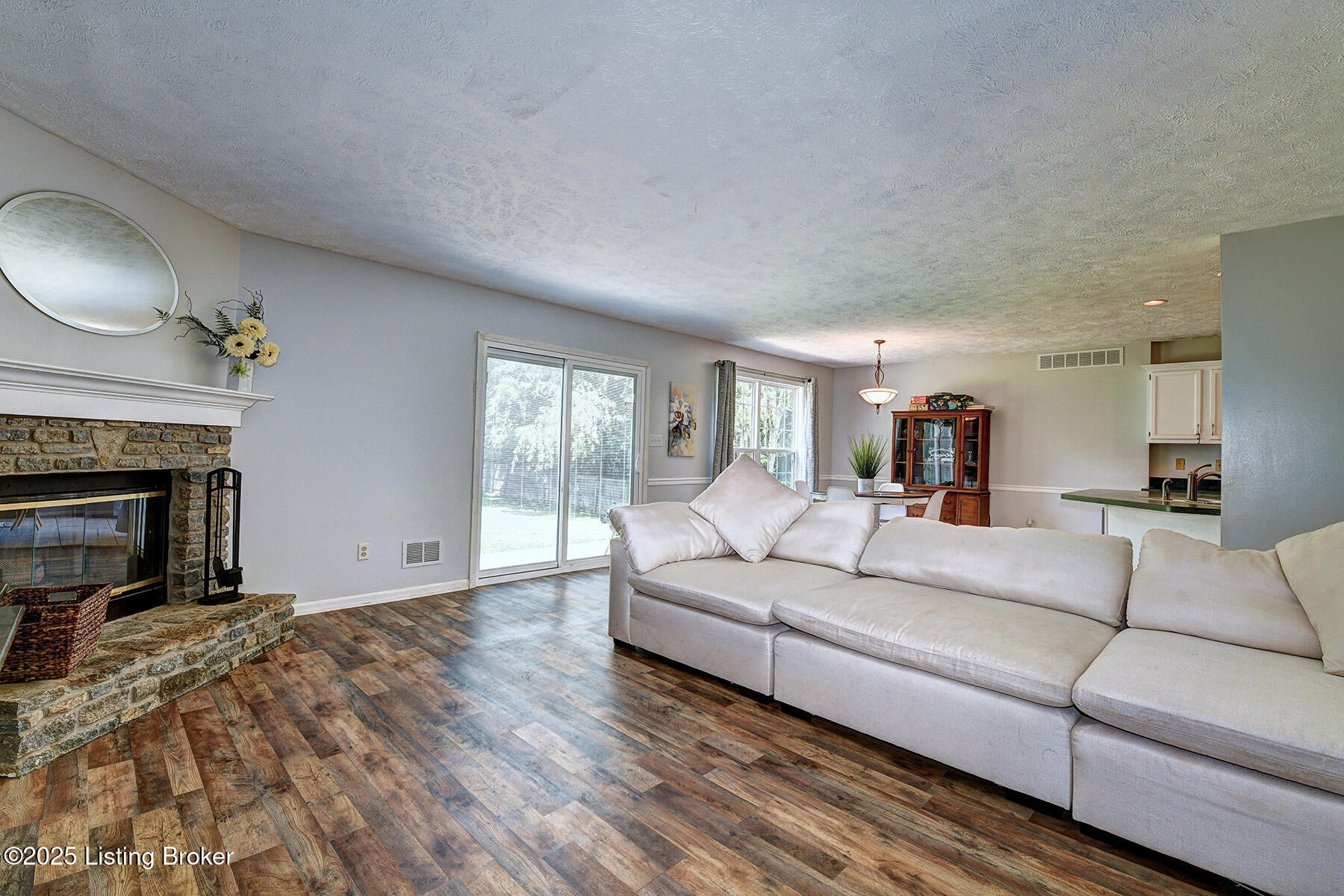 4725 Oak Pointe Dr