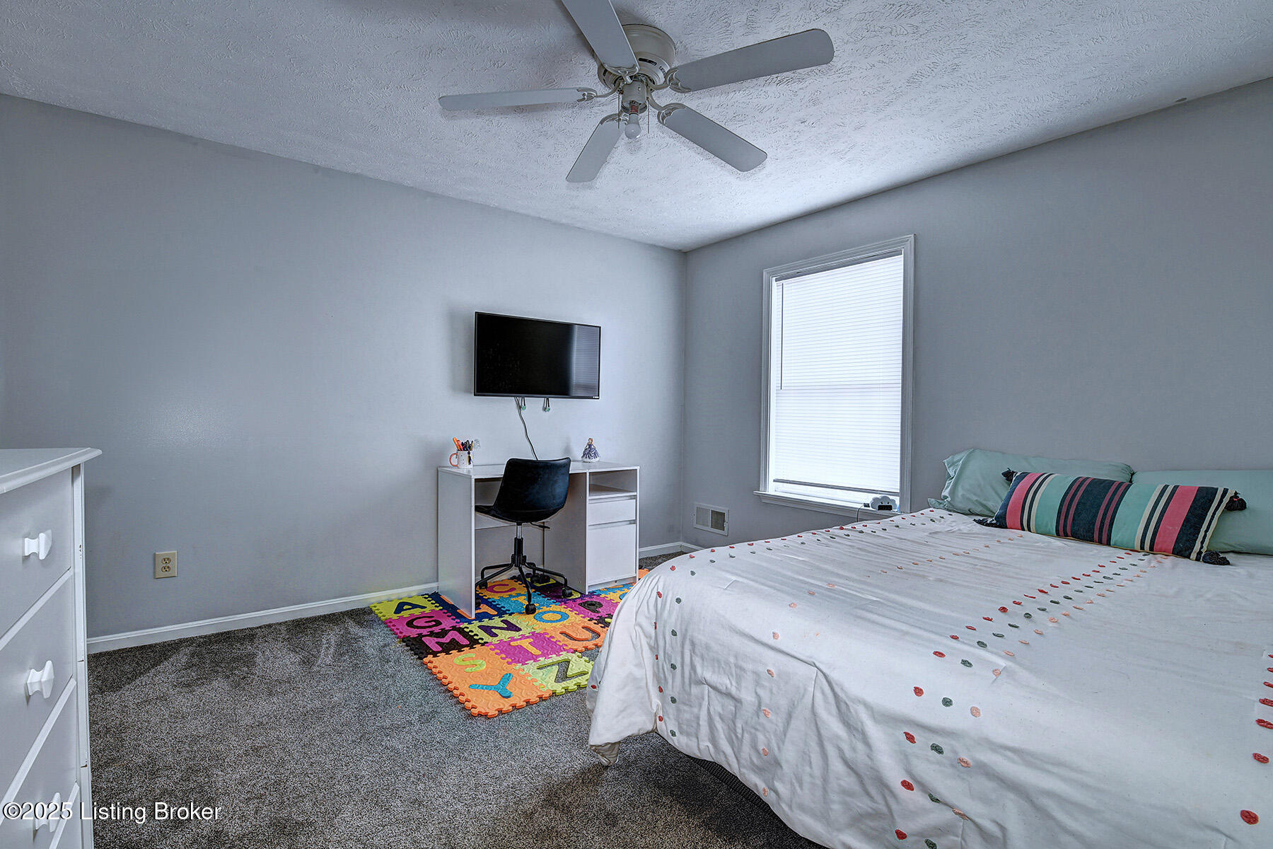 4725 Oak Pointe Dr