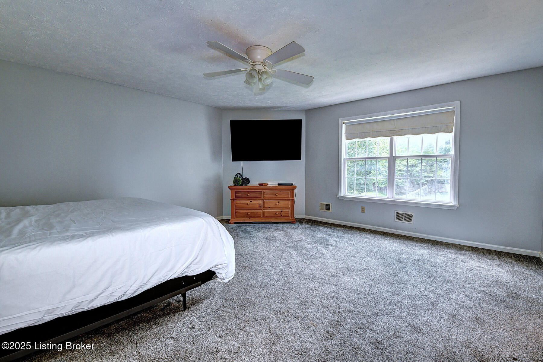 4725 Oak Pointe Dr