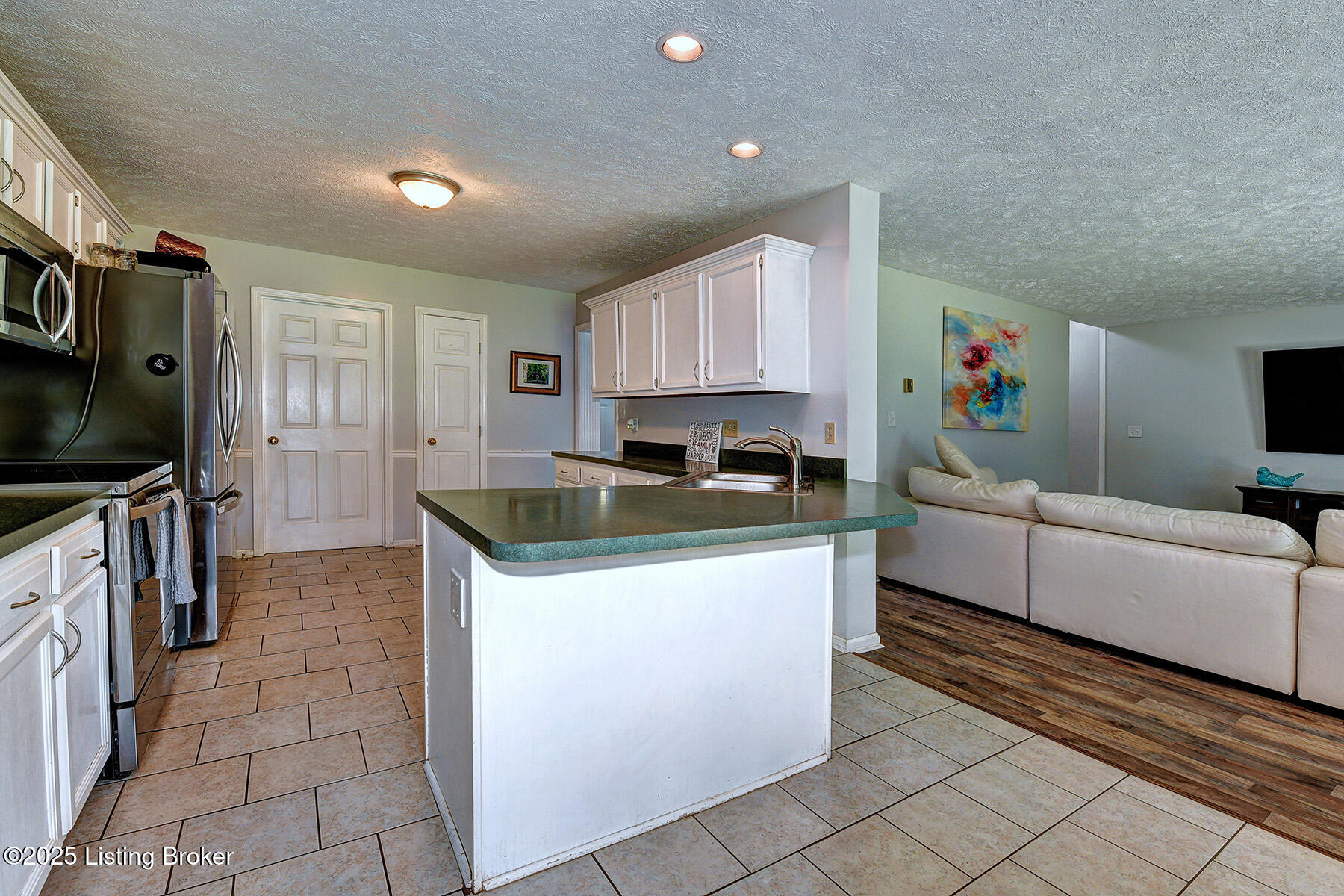 4725 Oak Pointe Dr