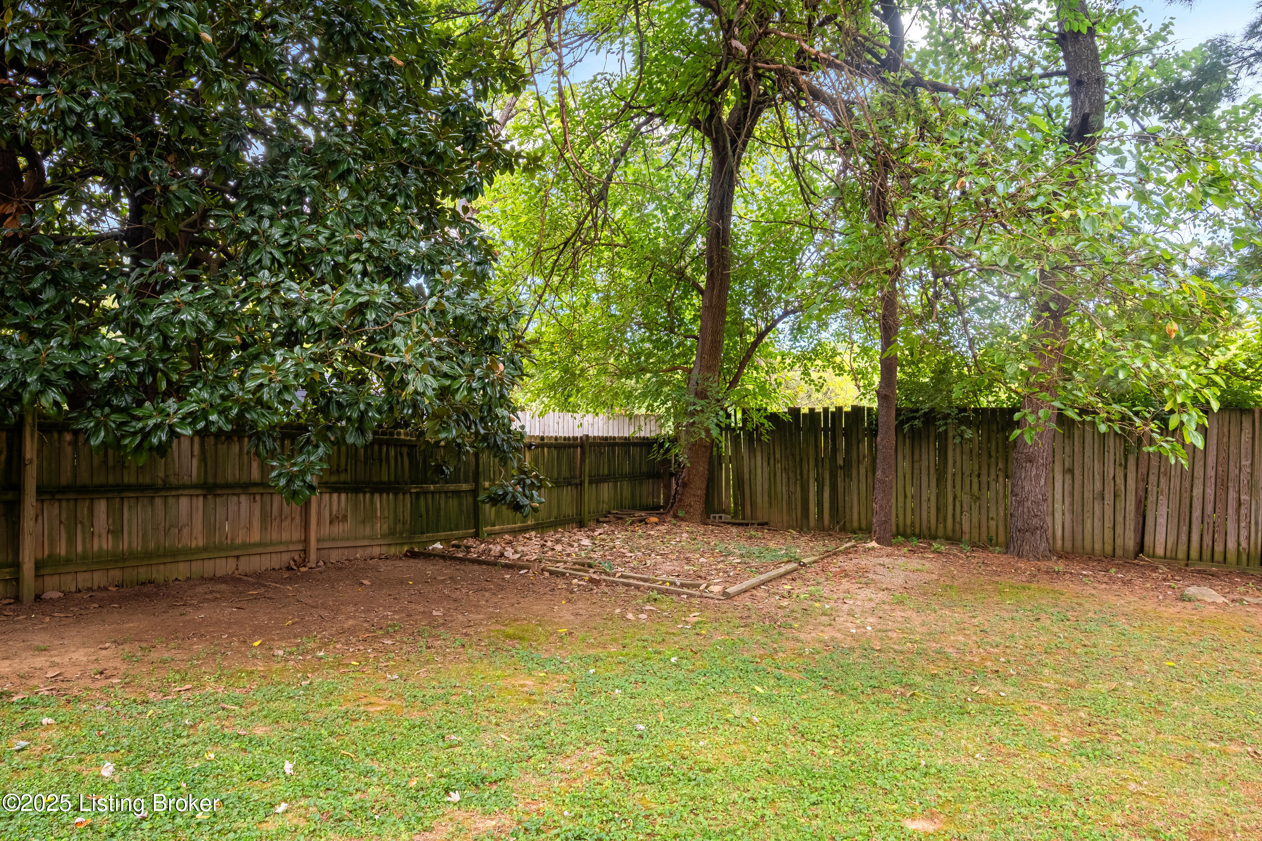 6105 Rodes Dr