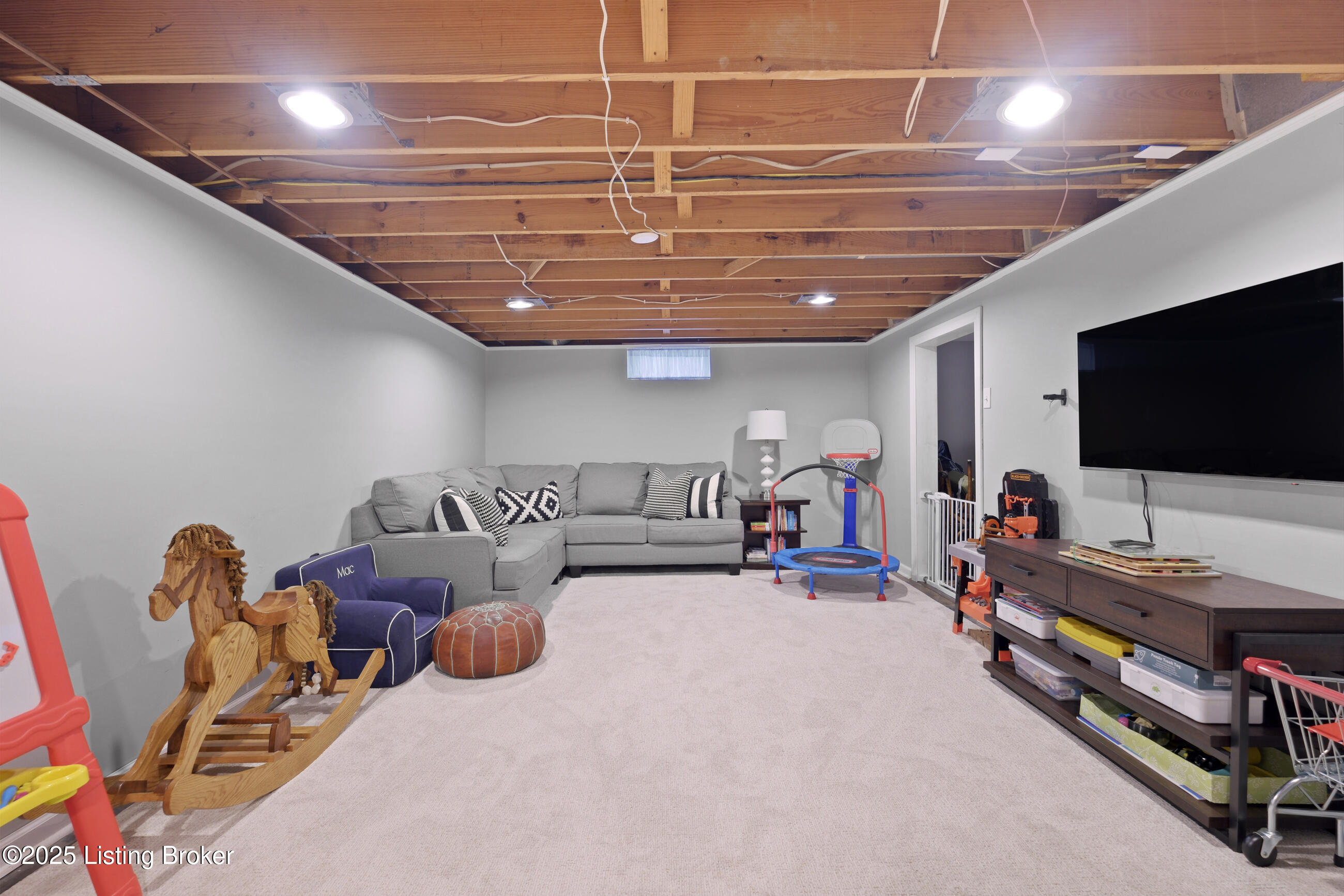 6105 Rodes Dr