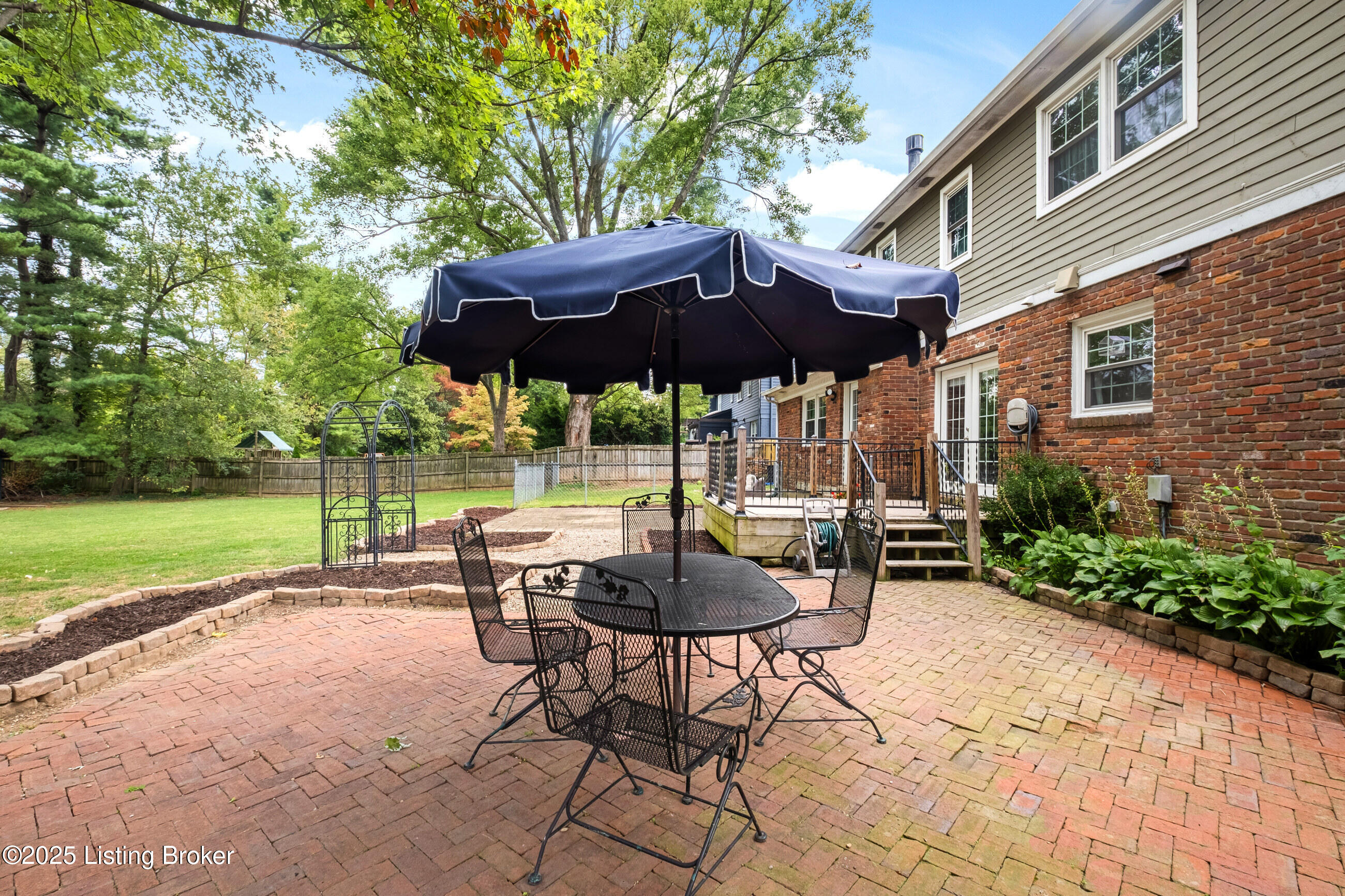 6105 Rodes Dr
