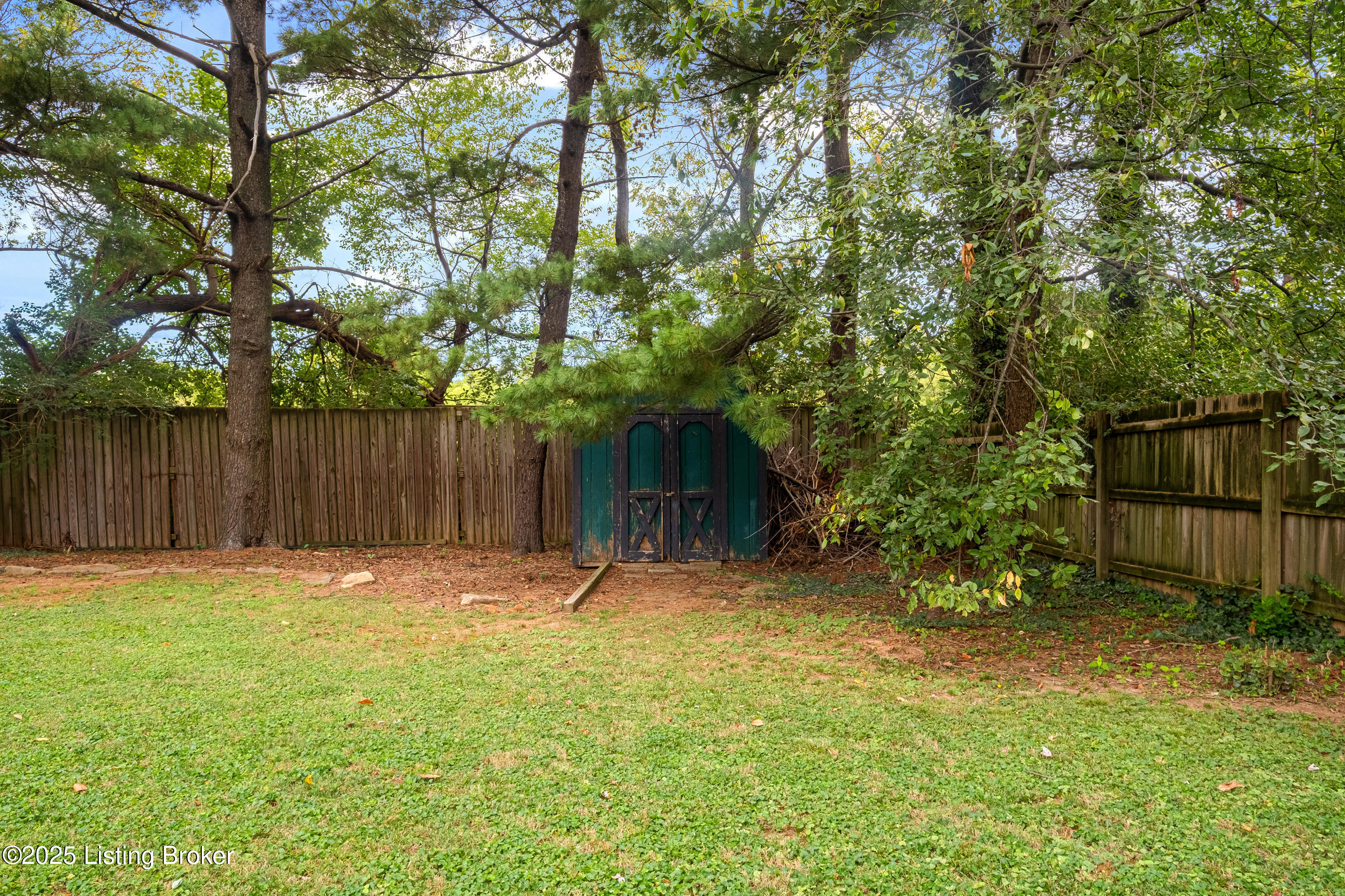6105 Rodes Dr