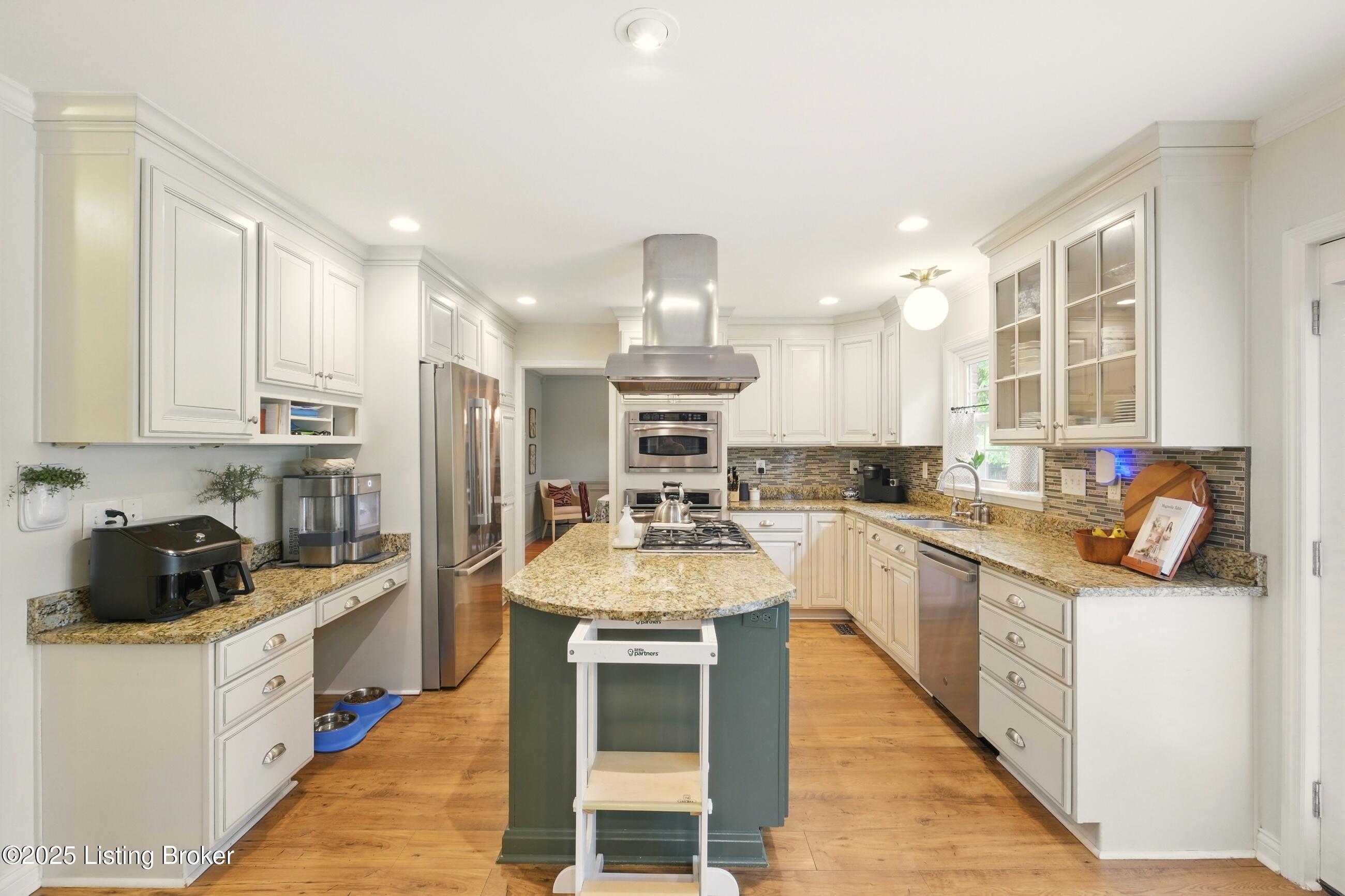 6105 Rodes Dr