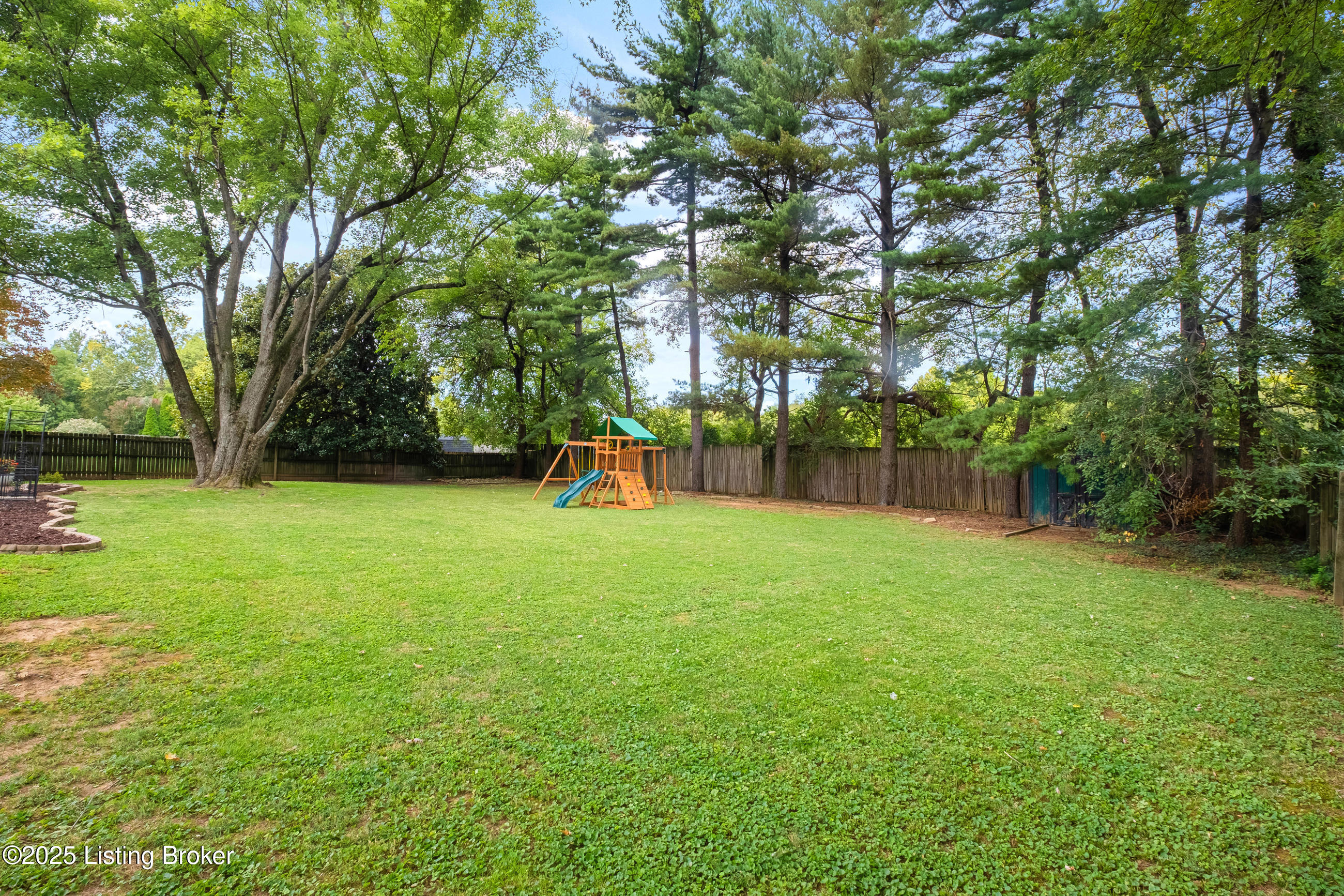 6105 Rodes Dr