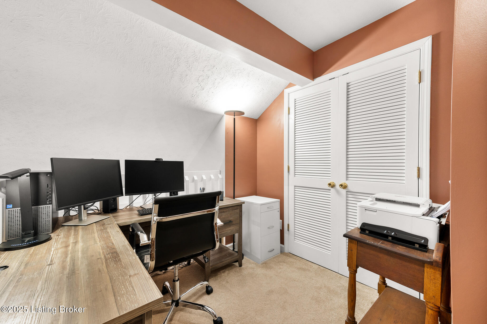 1154 Neon Way