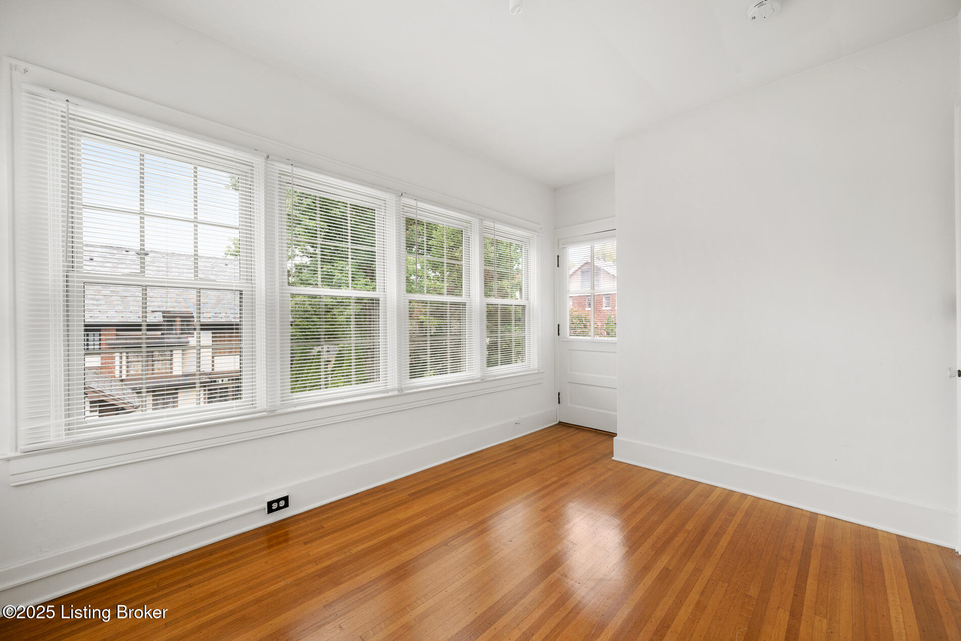 2163 Sherwood Ave