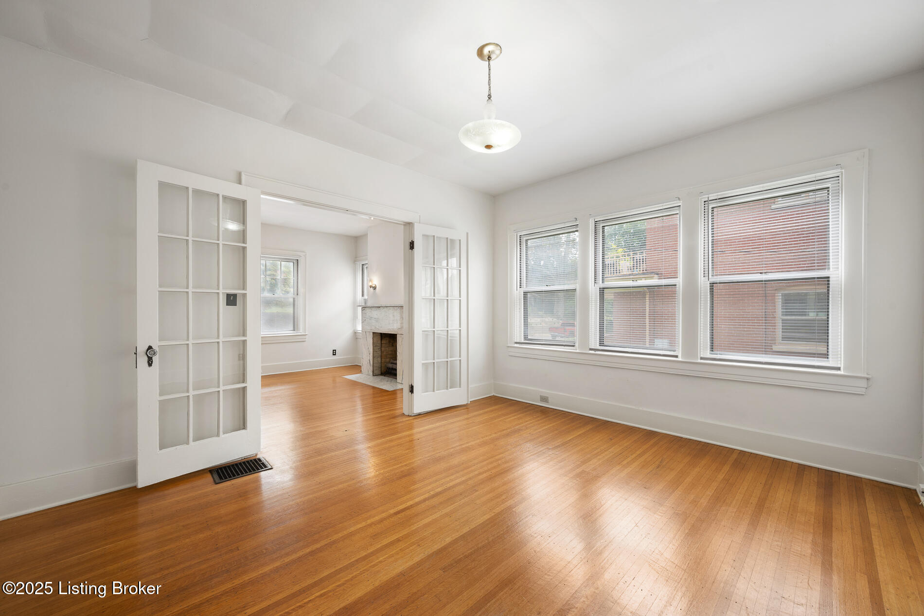 2163 Sherwood Ave