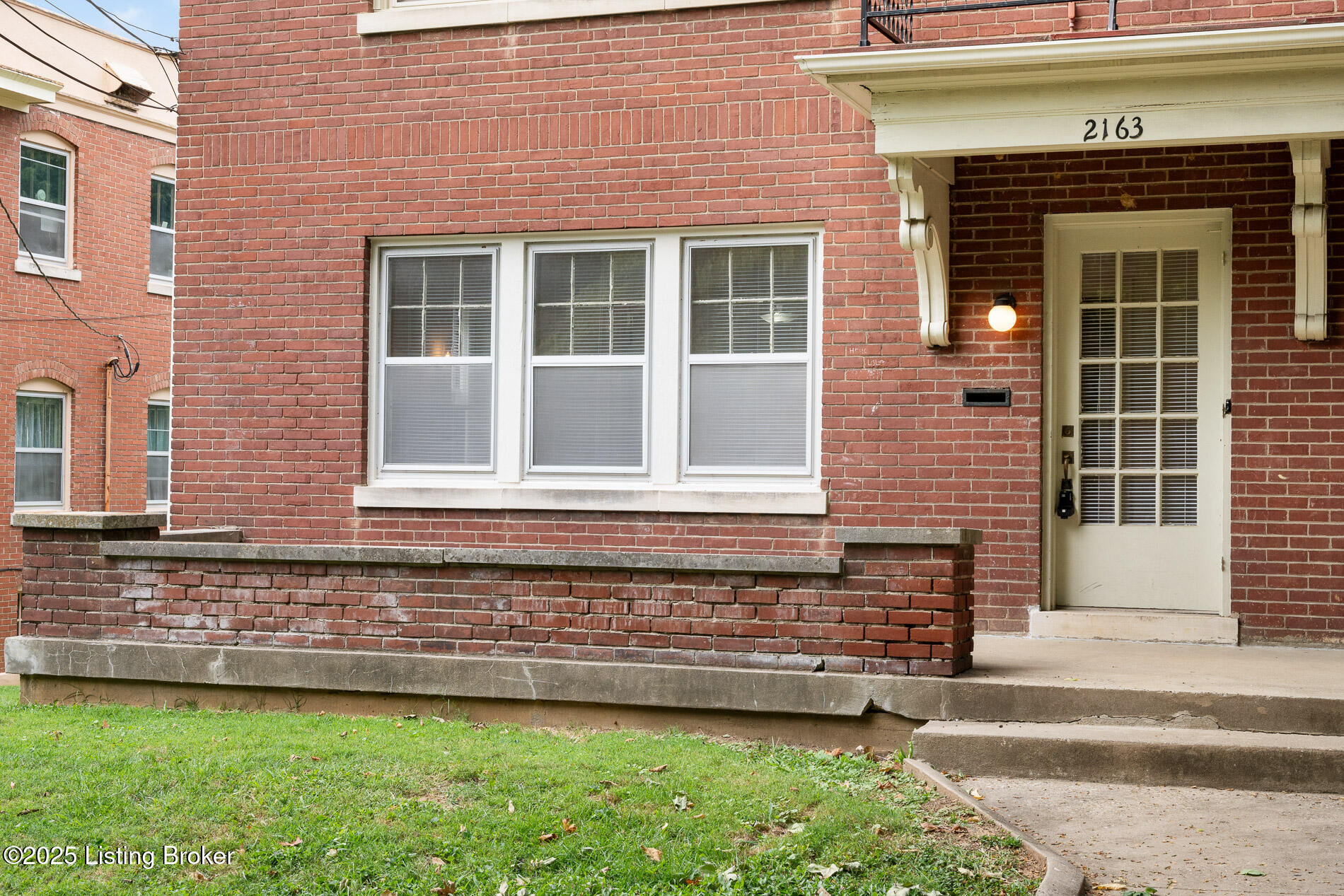 2163 Sherwood Ave