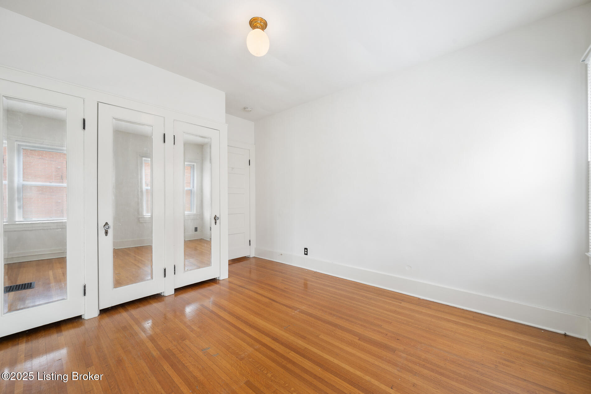 2163 Sherwood Ave
