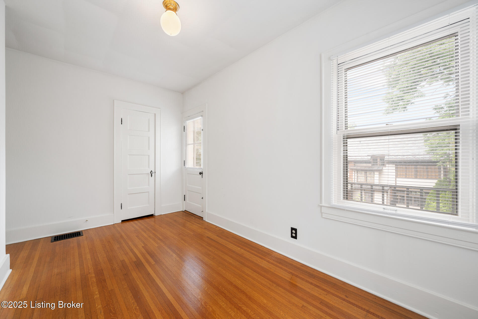 2163 Sherwood Ave