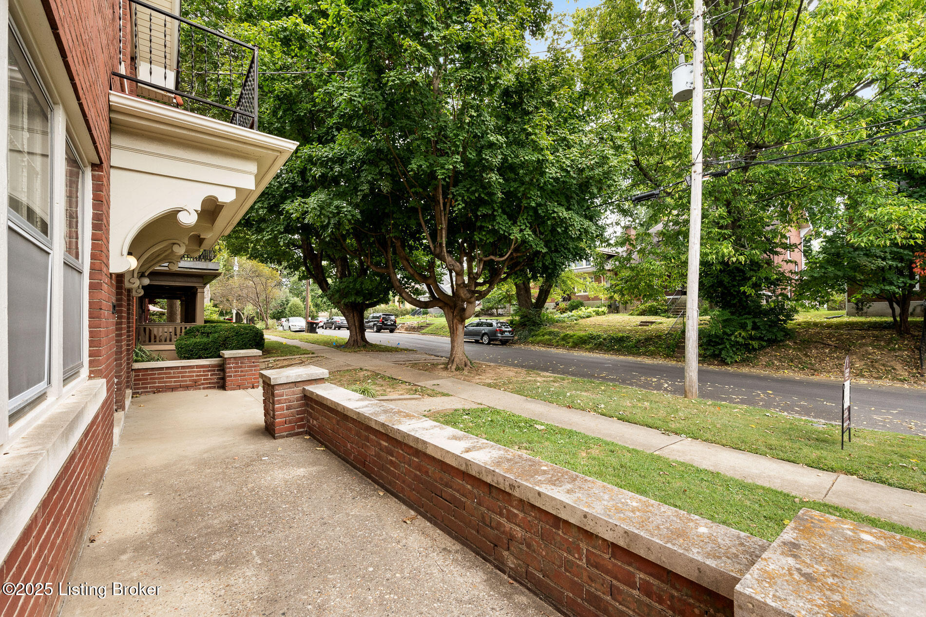 2163 Sherwood Ave