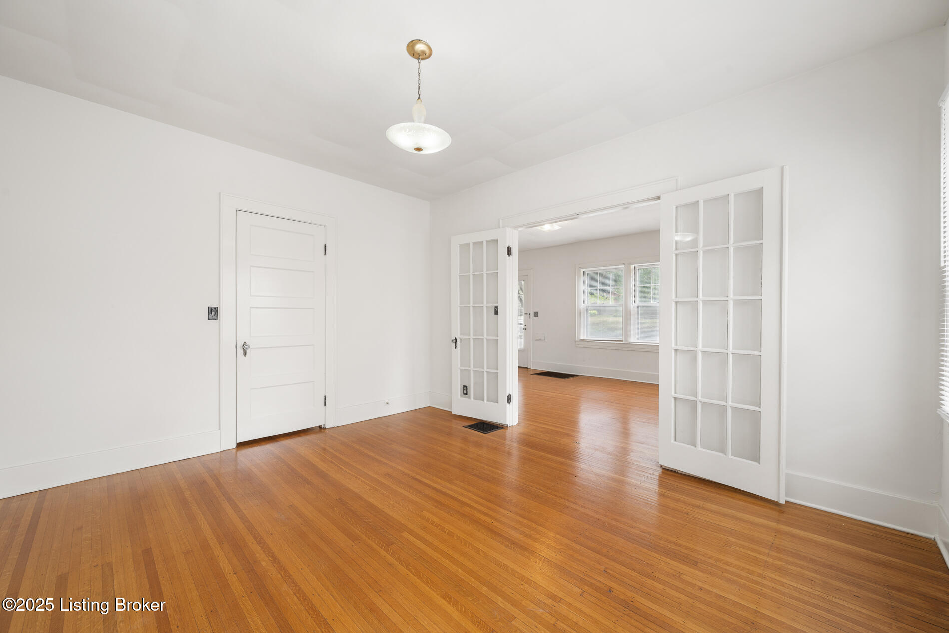 2163 Sherwood Ave