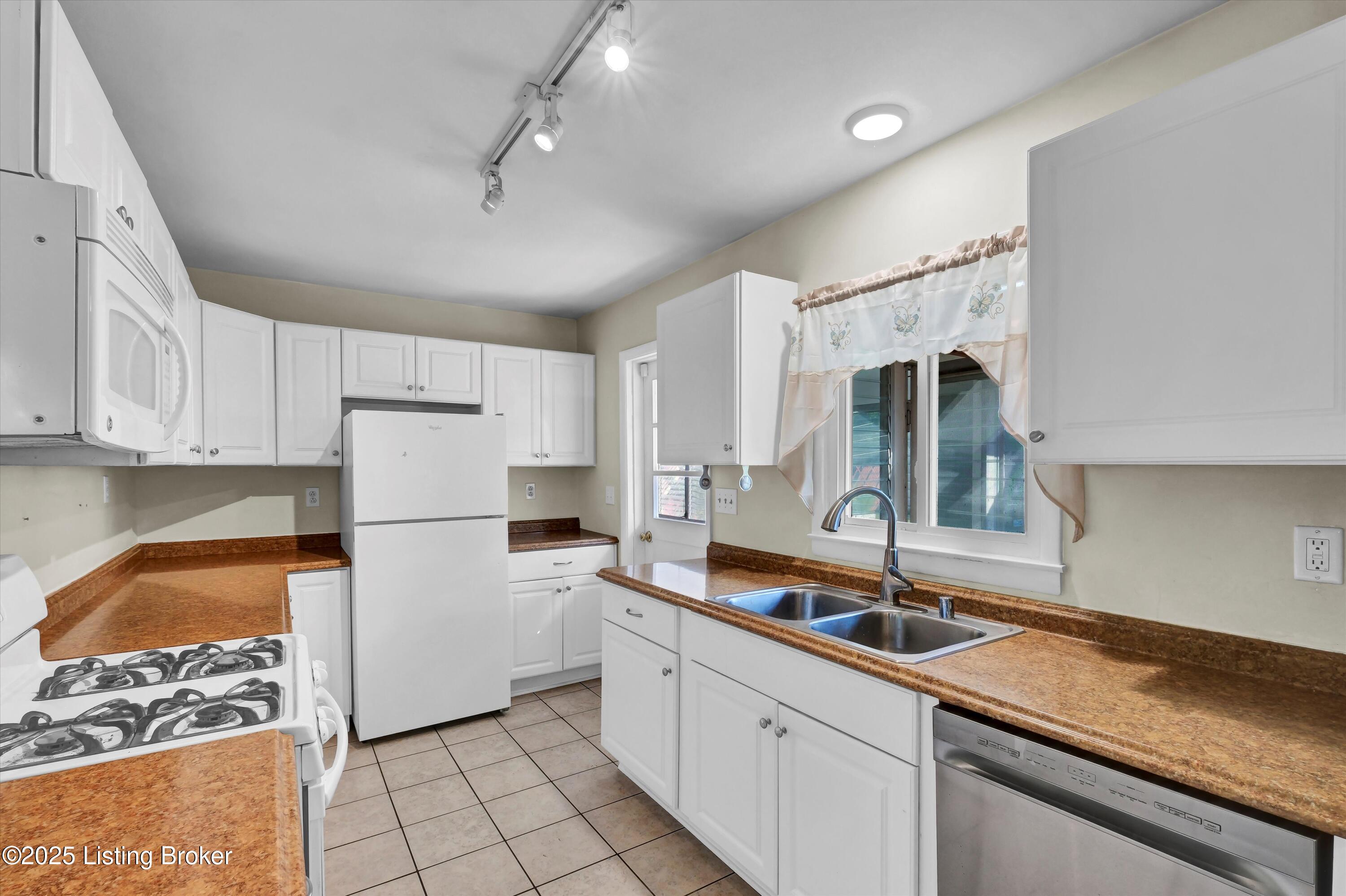 3008 Boaires Ln