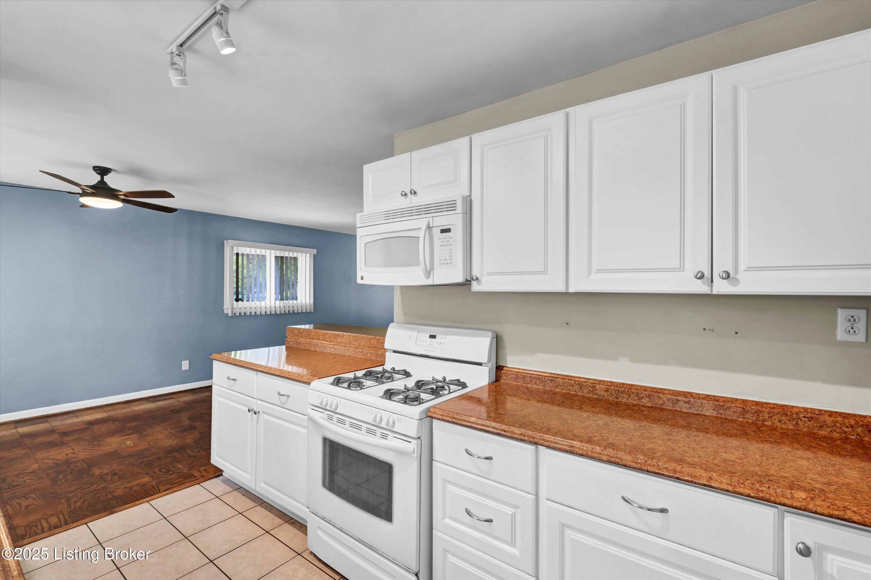 3008 Boaires Ln