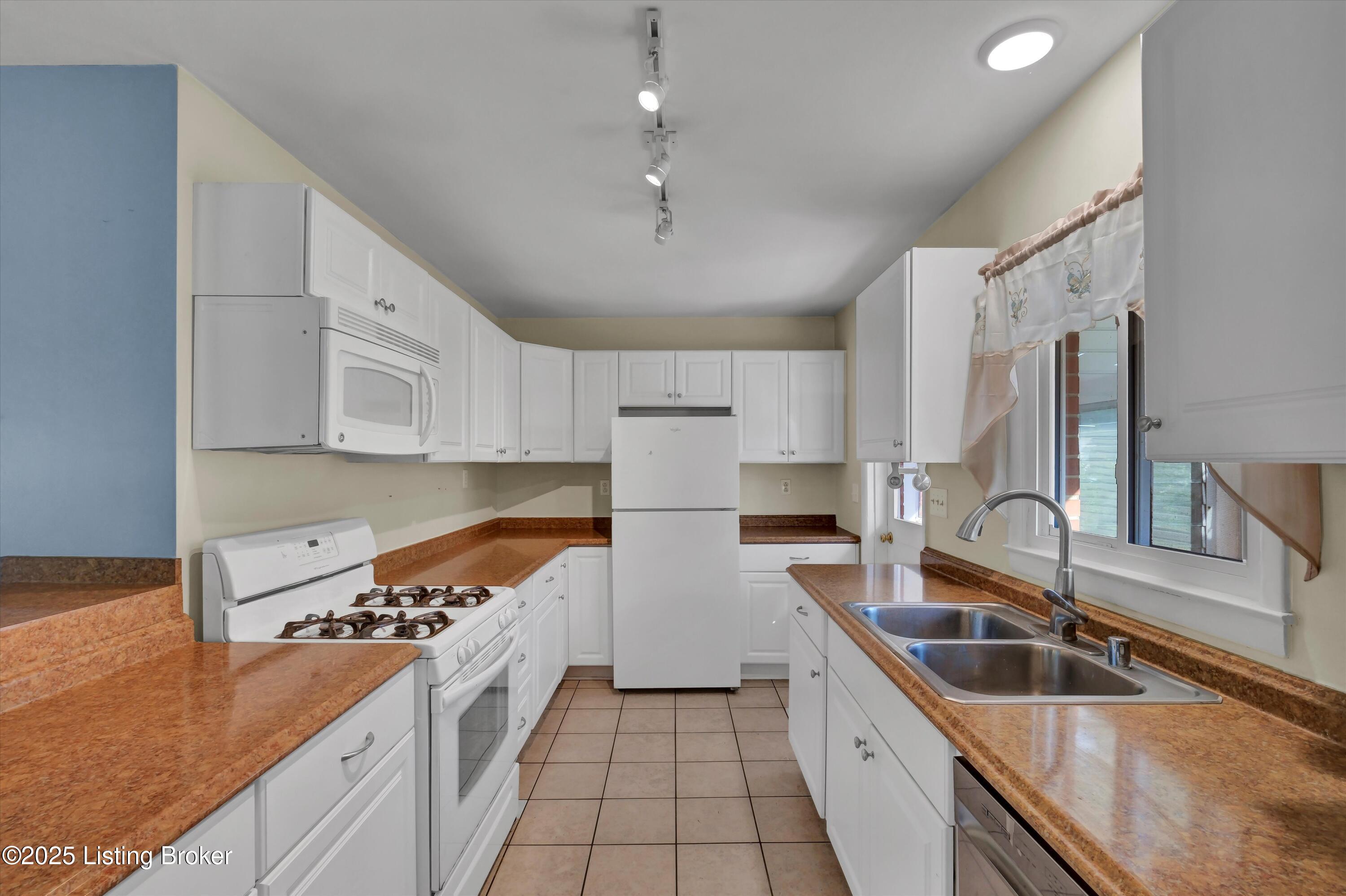 3008 Boaires Ln