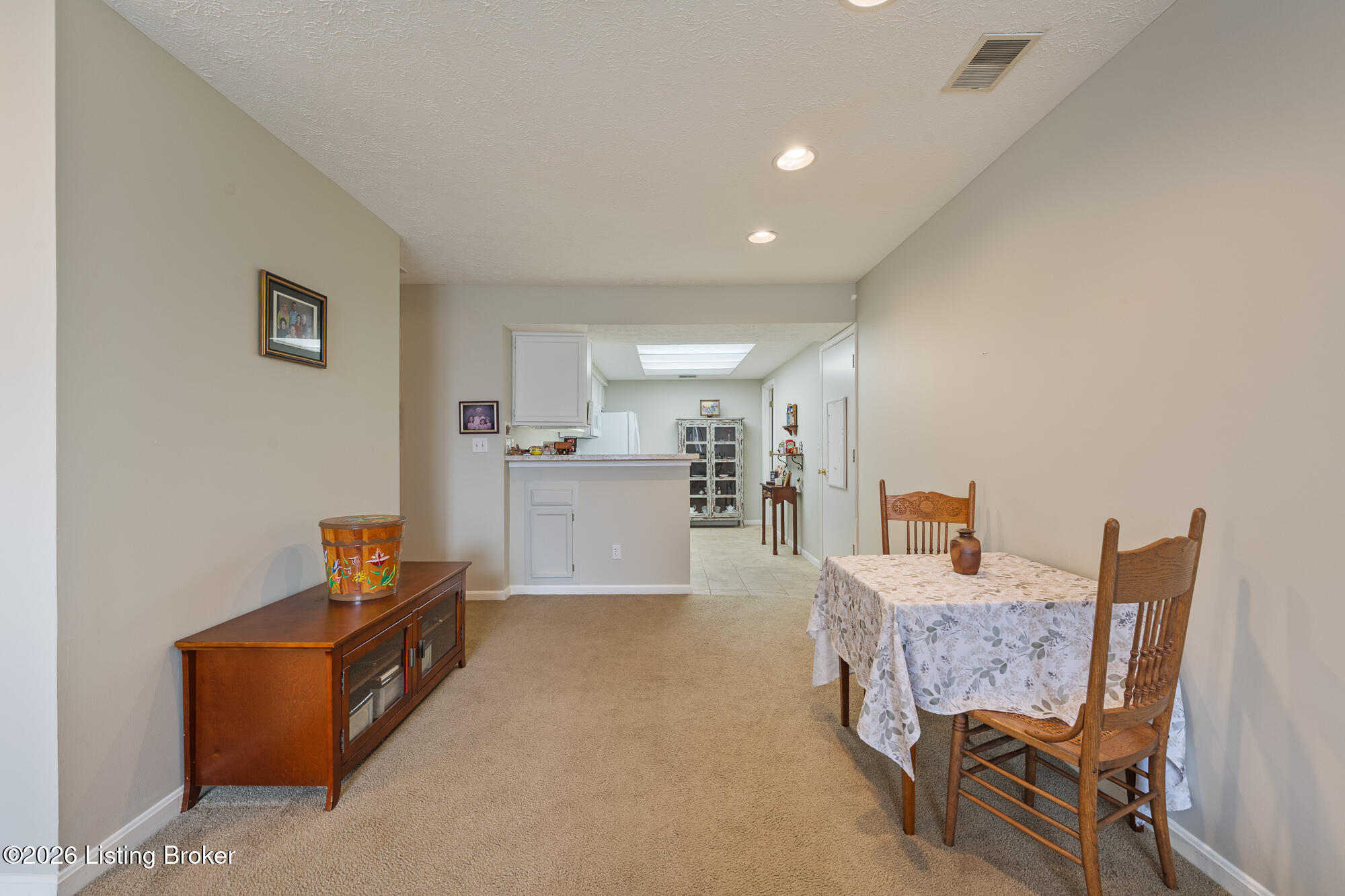 3933 Greenhurst Dr