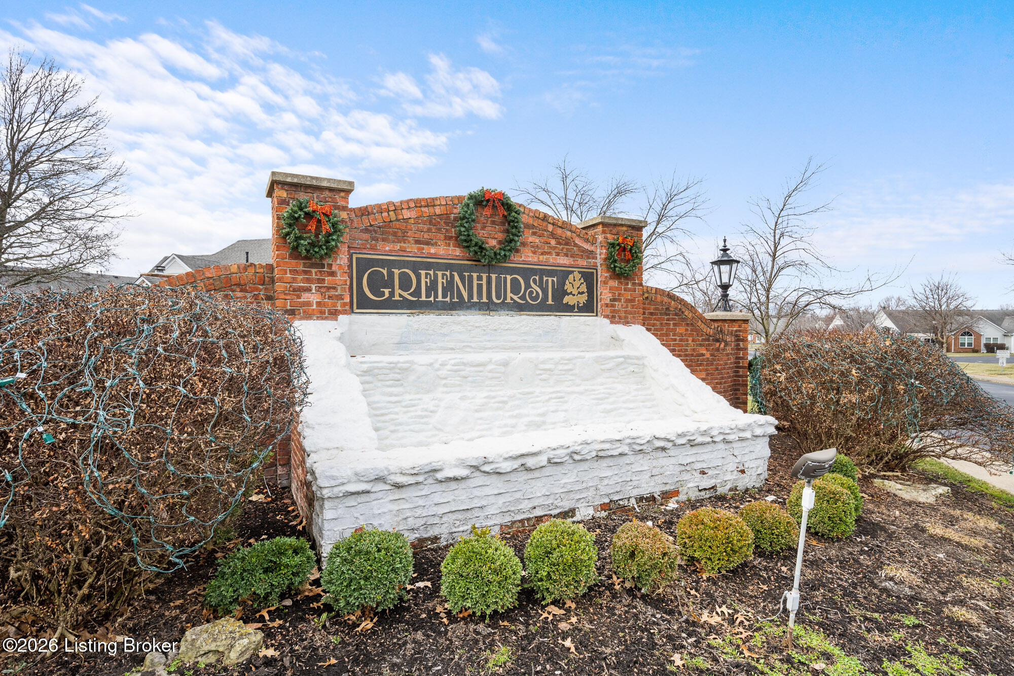 3933 Greenhurst Dr