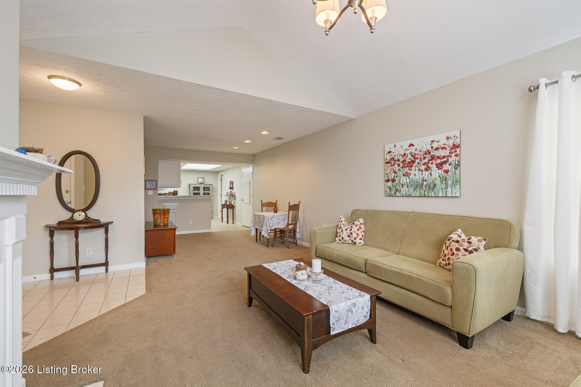 3933 Greenhurst Dr