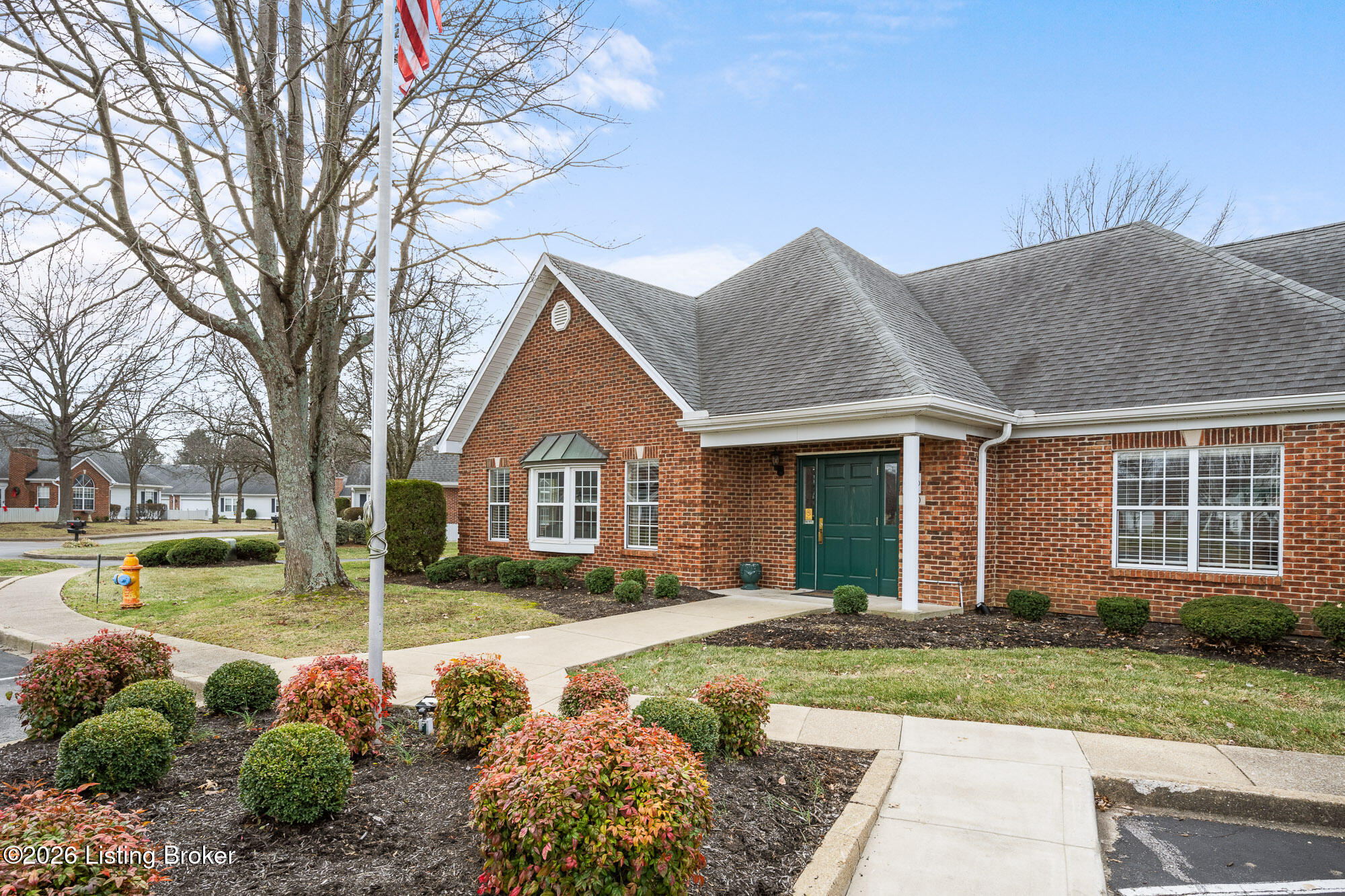 3933 Greenhurst Dr