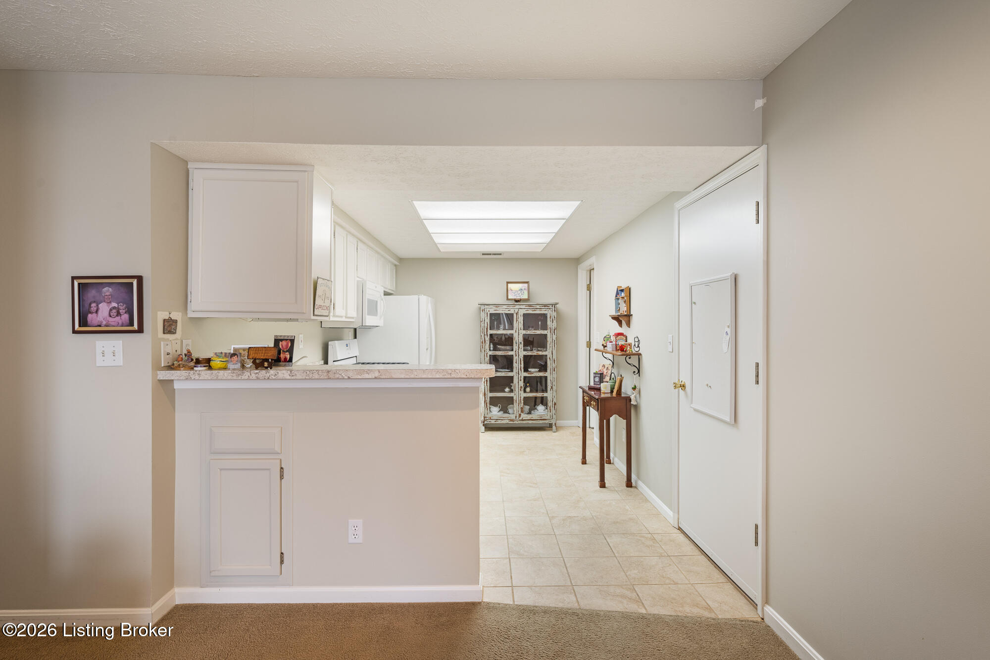 3933 Greenhurst Dr
