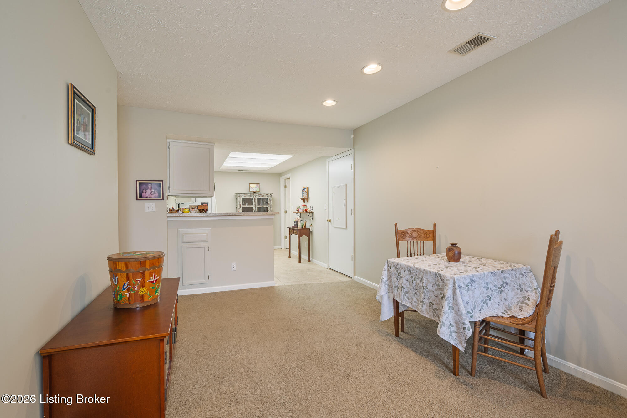 3933 Greenhurst Dr