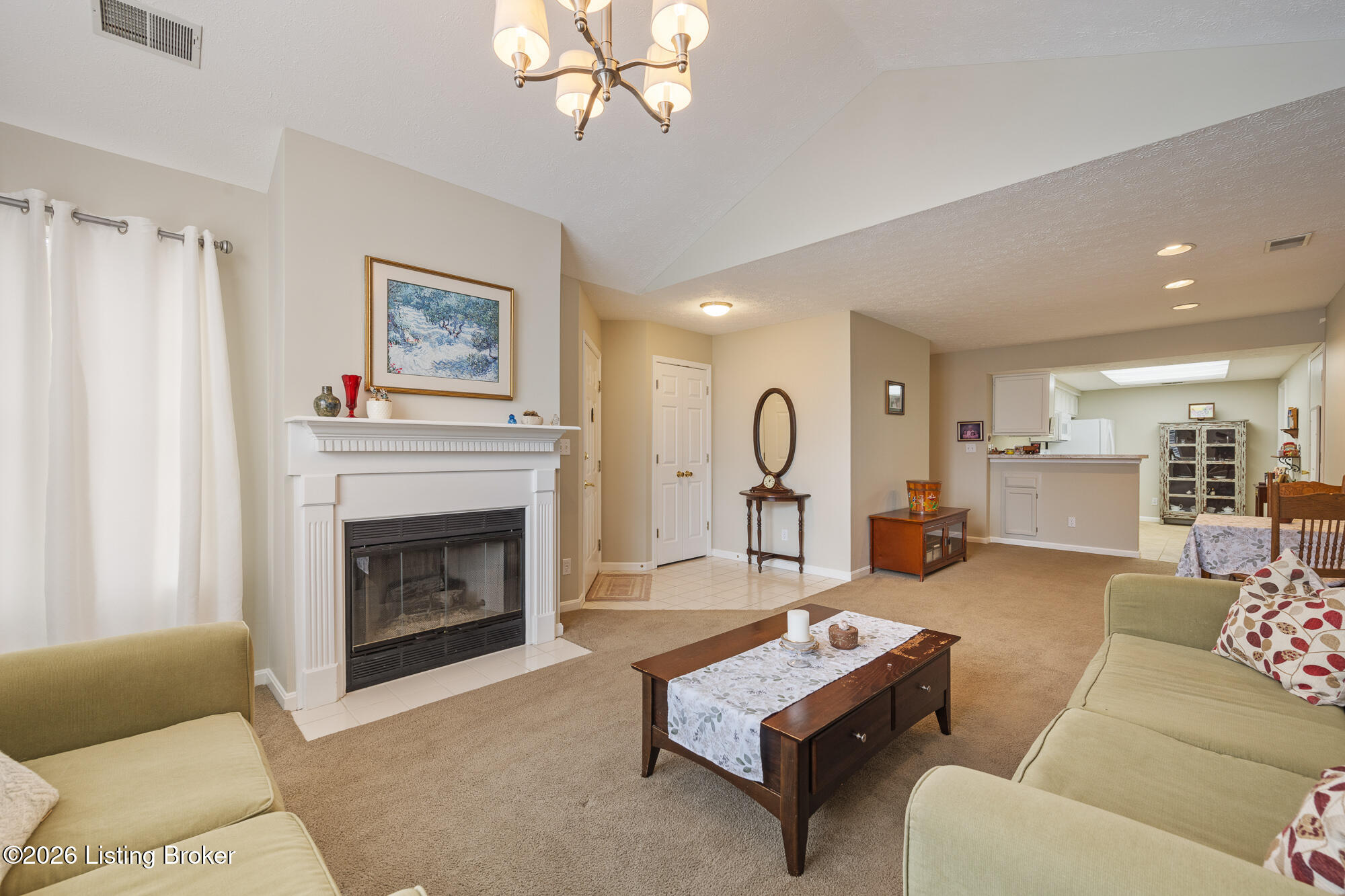 3933 Greenhurst Dr
