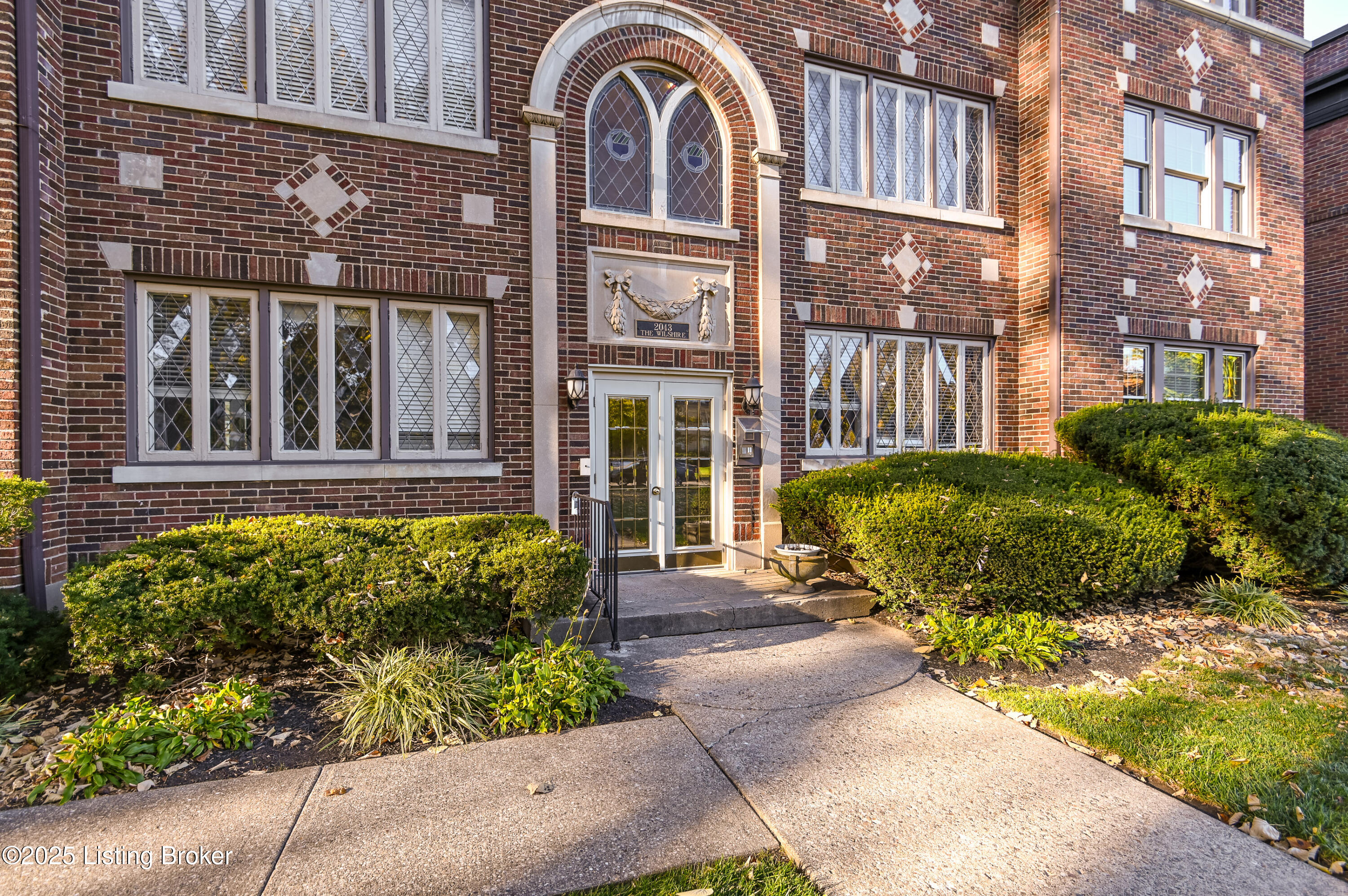 2043 Douglass Blvd 8