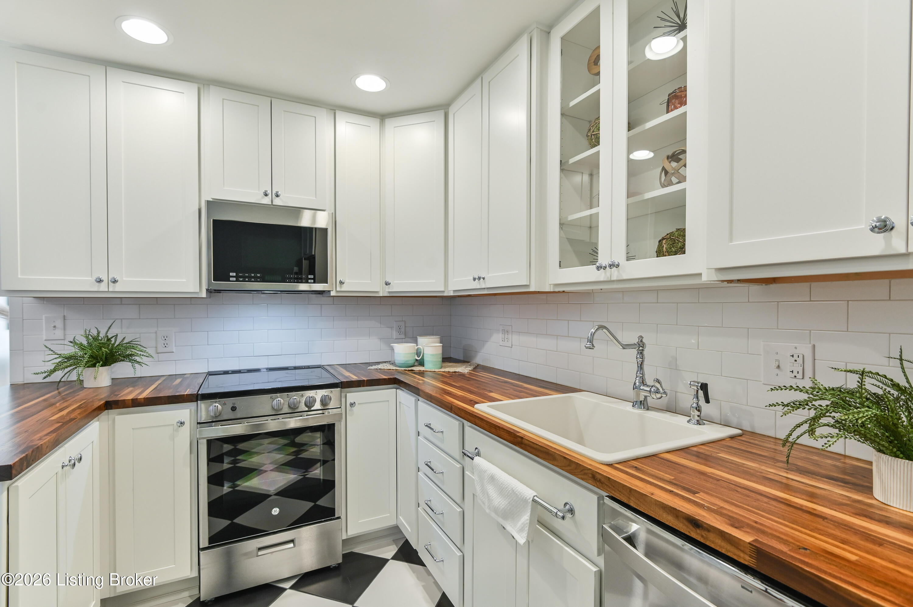 2043 Douglass Blvd 8